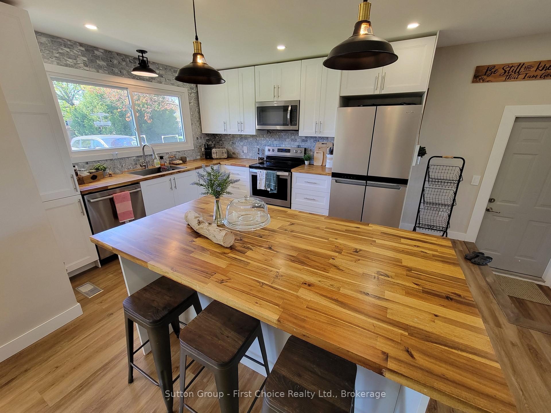 Photo 12 of 2 Kingscourt Crescent, South Huron, Exeter — HOMEH