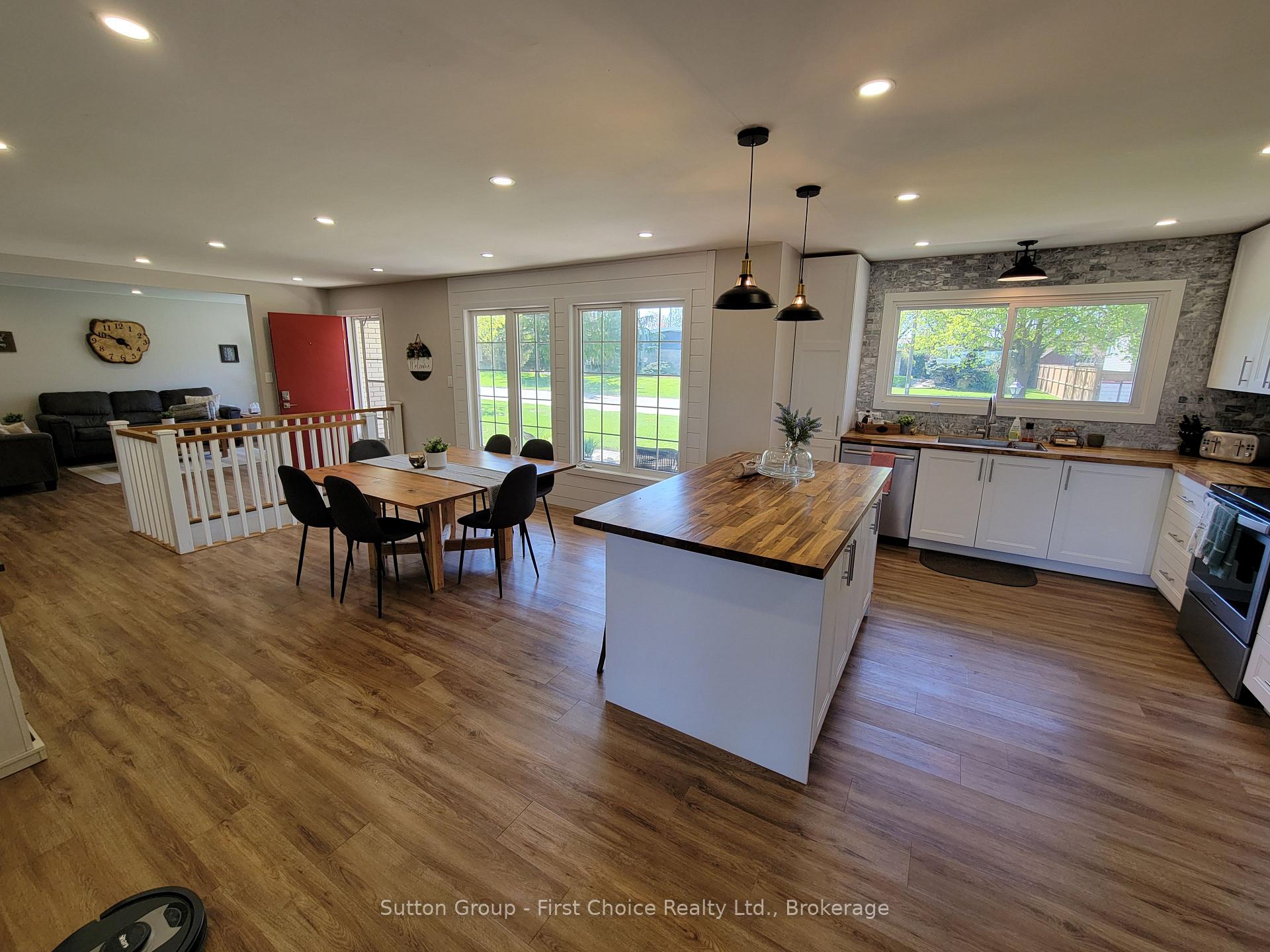 Photo 13 of 2 Kingscourt Crescent, South Huron, Exeter — HOMEH