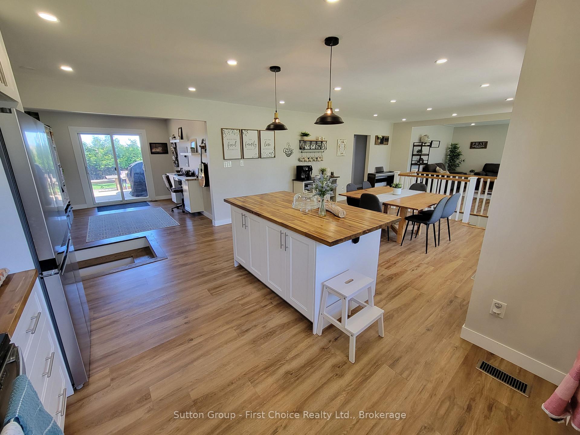 Photo 14 of 2 Kingscourt Crescent, South Huron, Exeter — HOMEH