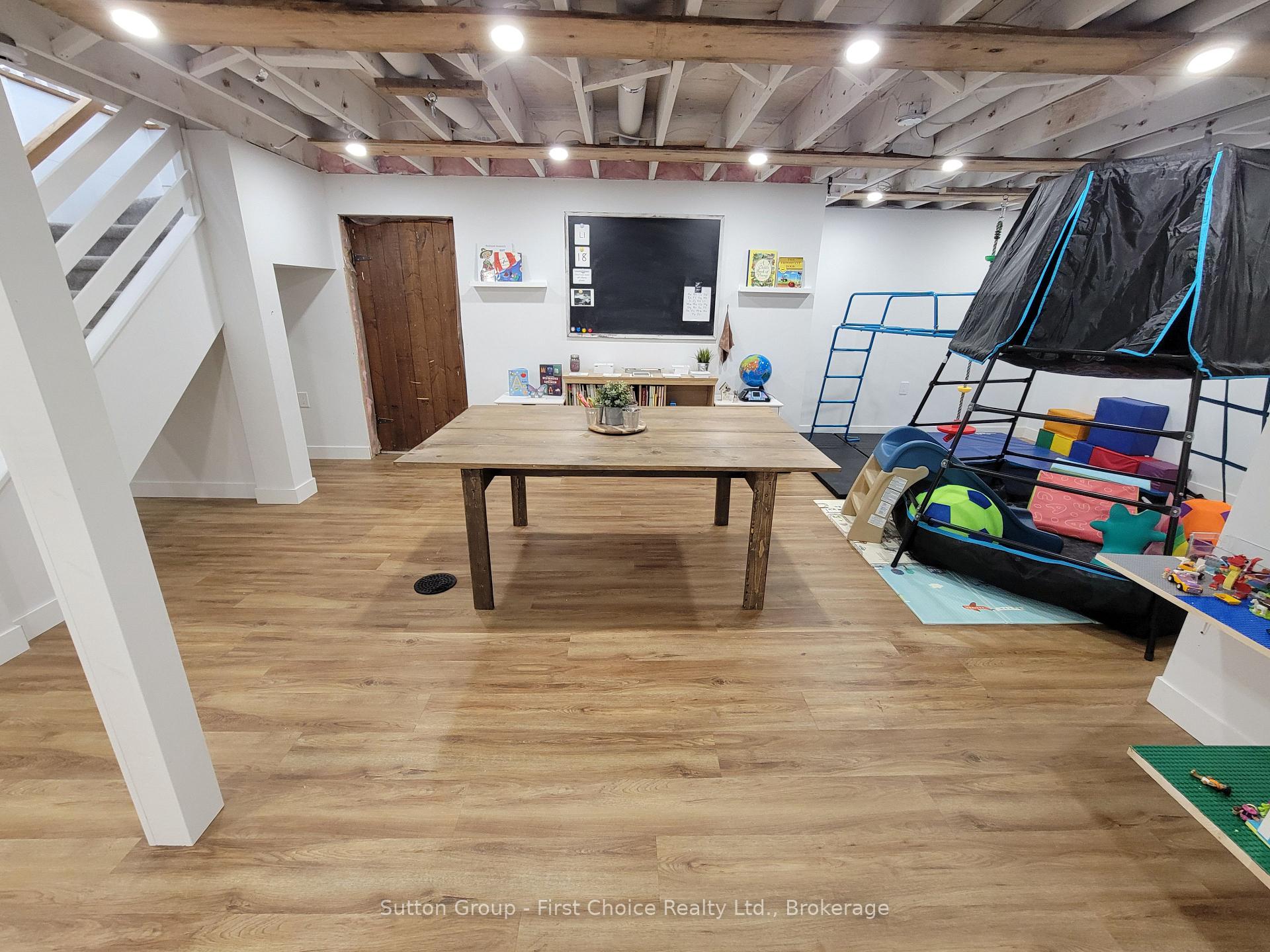 Photo 33 of 2 Kingscourt Crescent, South Huron, Exeter — HOMEH