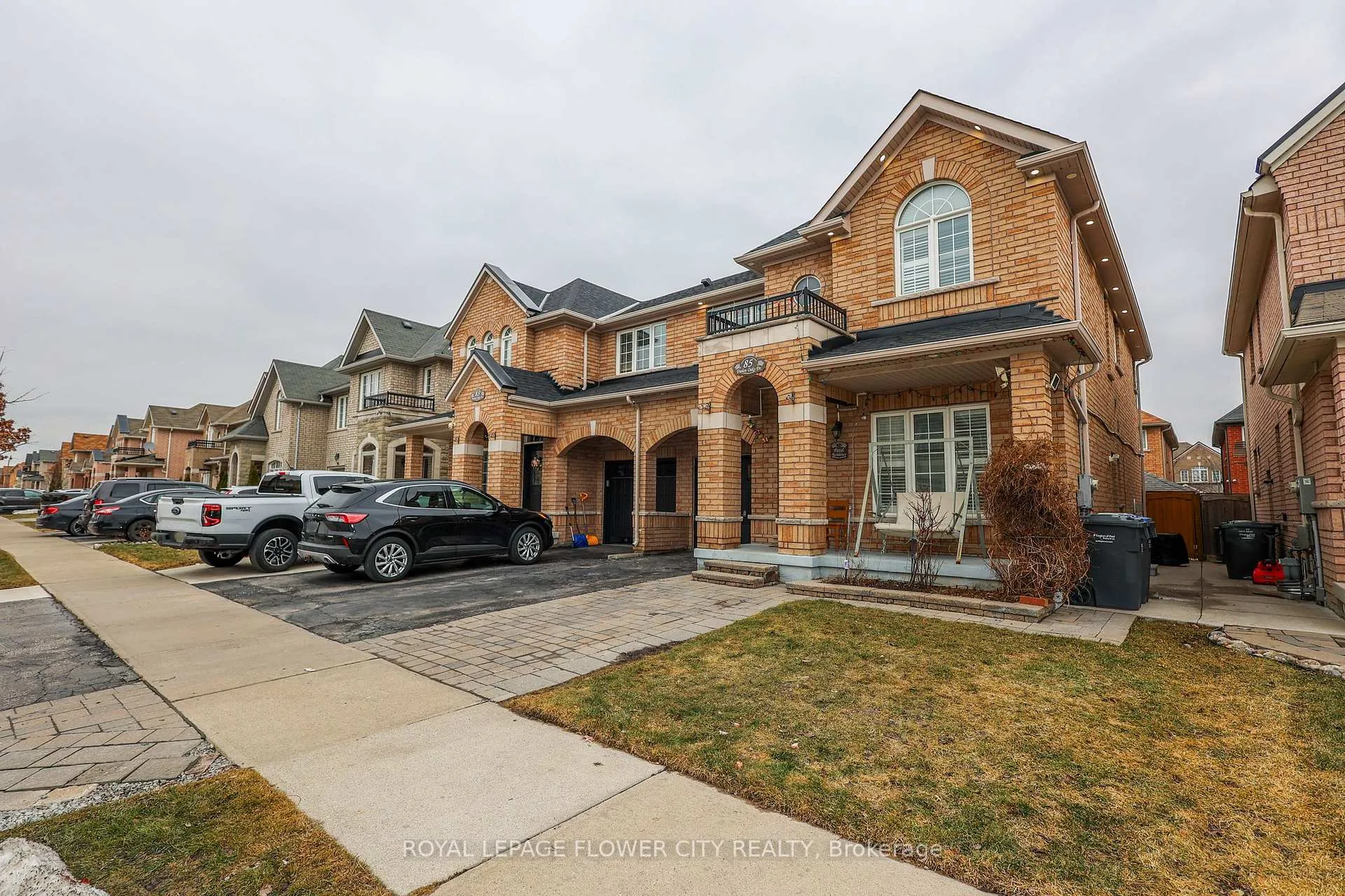 Photo 3 of 85 Daden oaks Drive, Brampton, Bram East — HOMEH