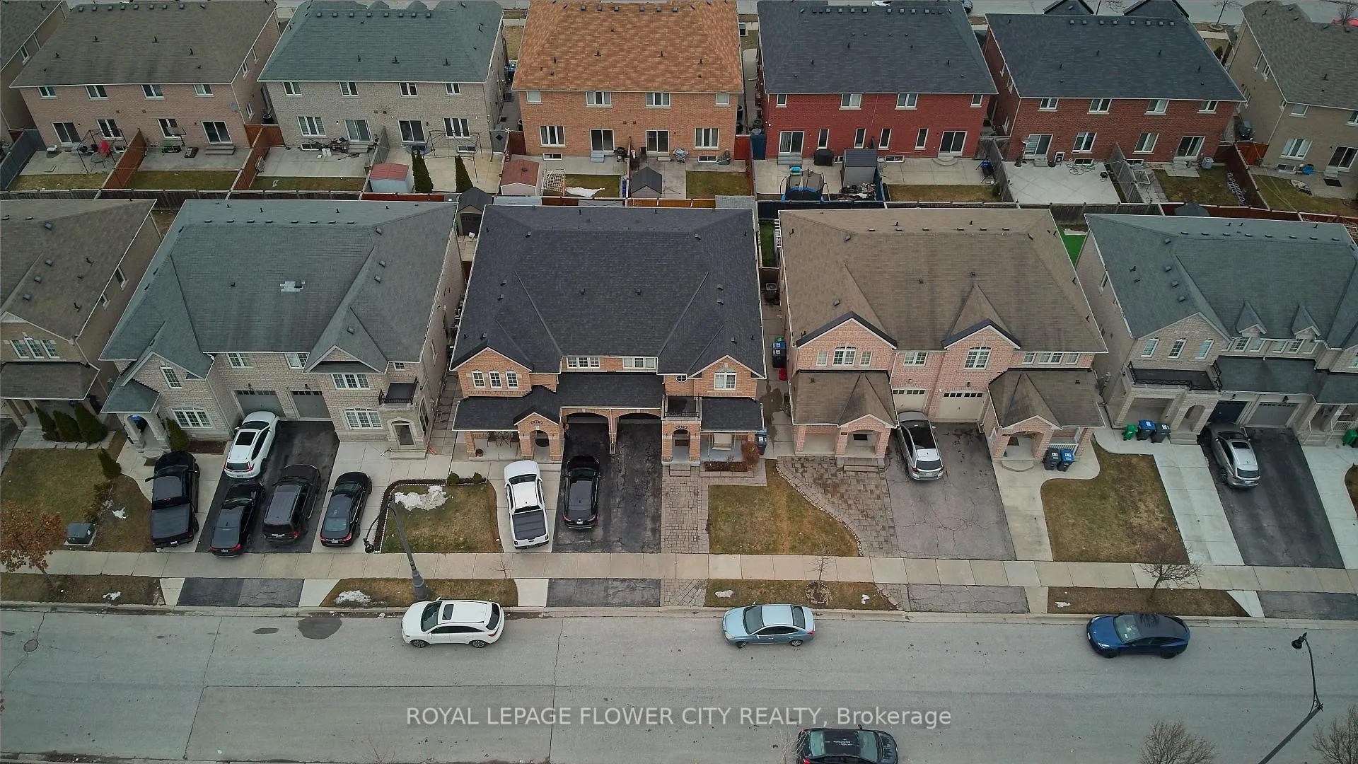 Photo 5 of 85 Daden oaks Drive, Brampton, Bram East — HOMEH