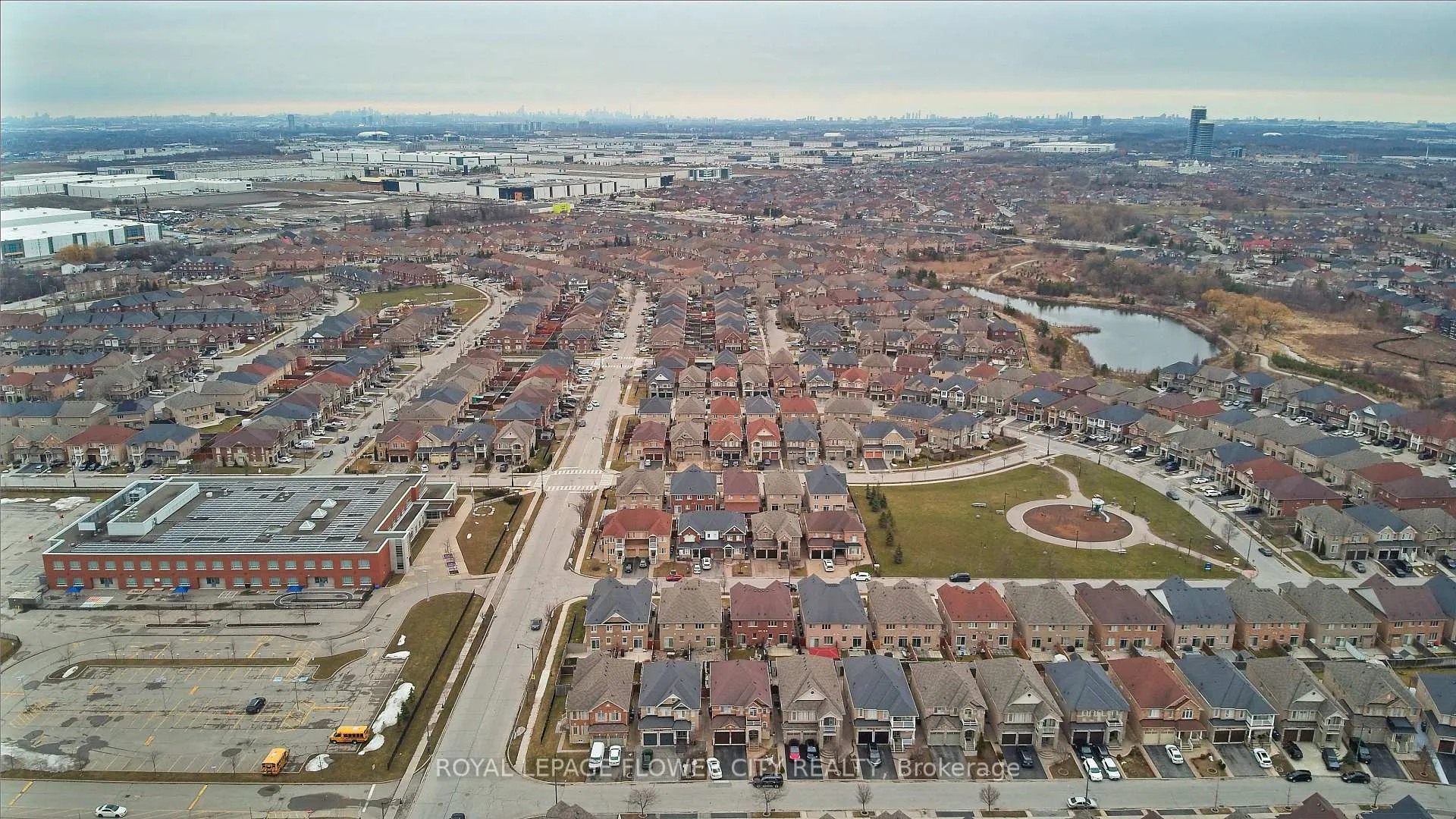 Photo 7 of 85 Daden oaks Drive, Brampton, Bram East — HOMEH