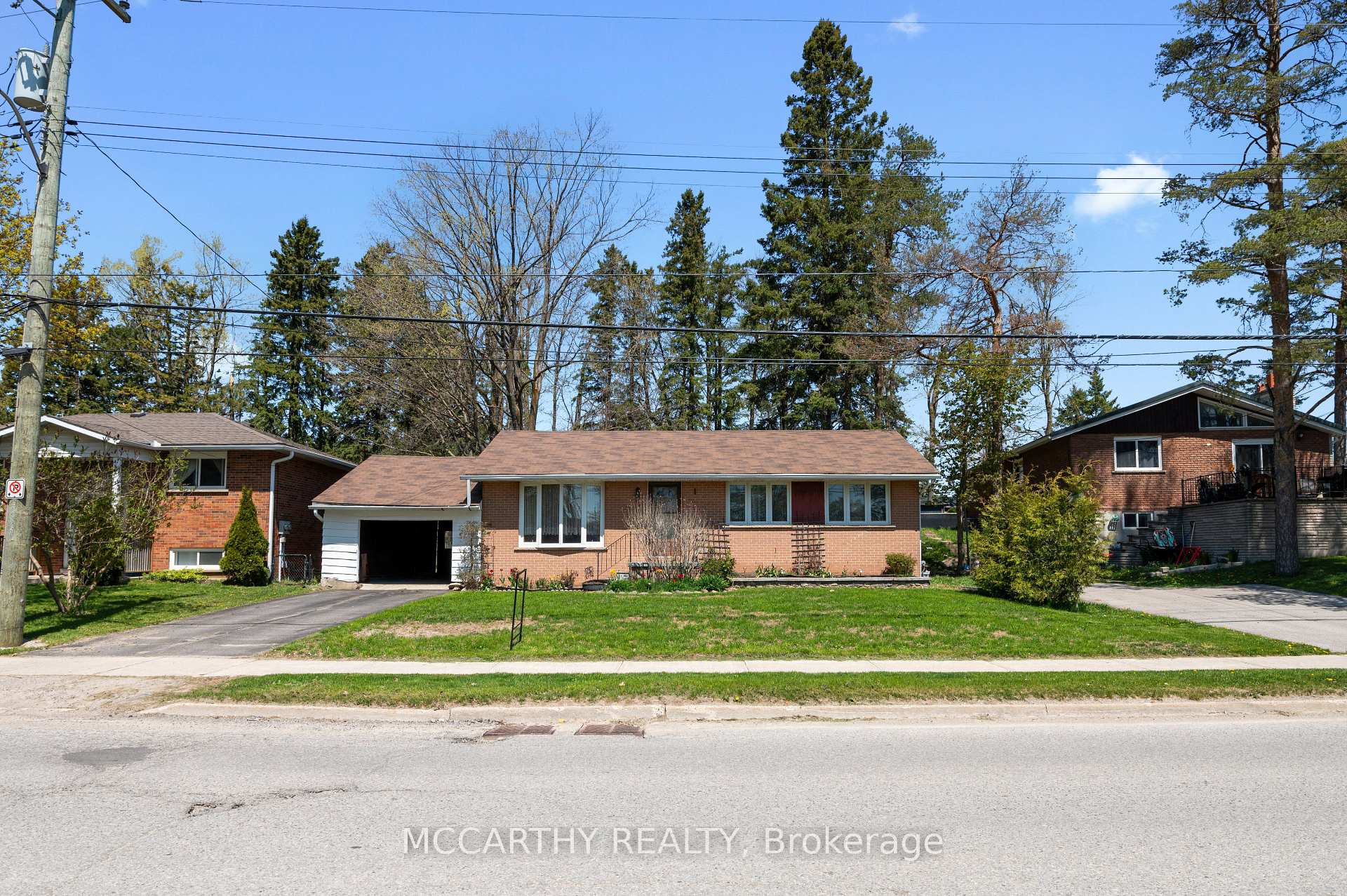 Photo 2 of 438 First Avenue E, Shelburne — HOMEH