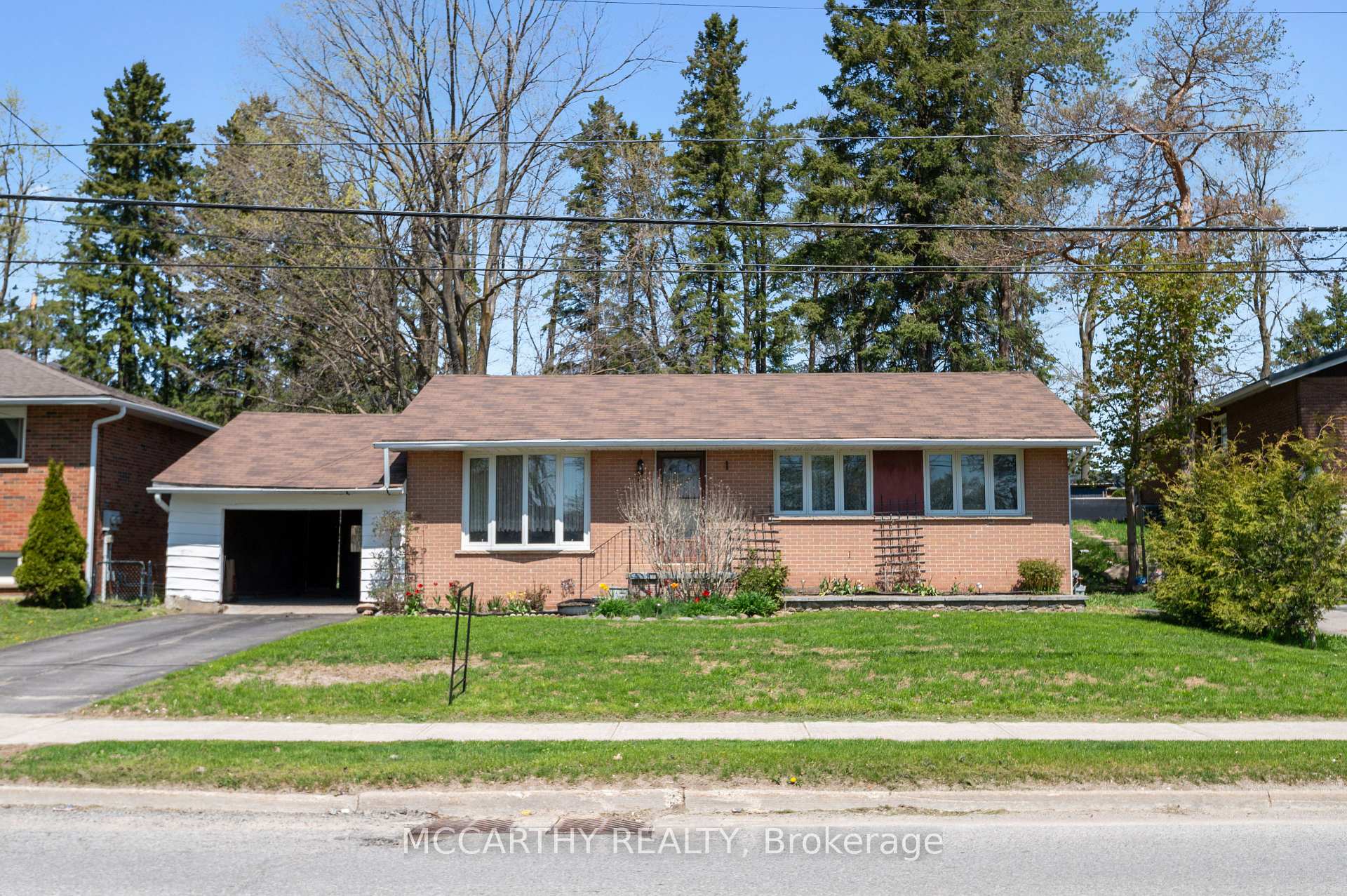 Photo 3 of 438 First Avenue E, Shelburne — HOMEH