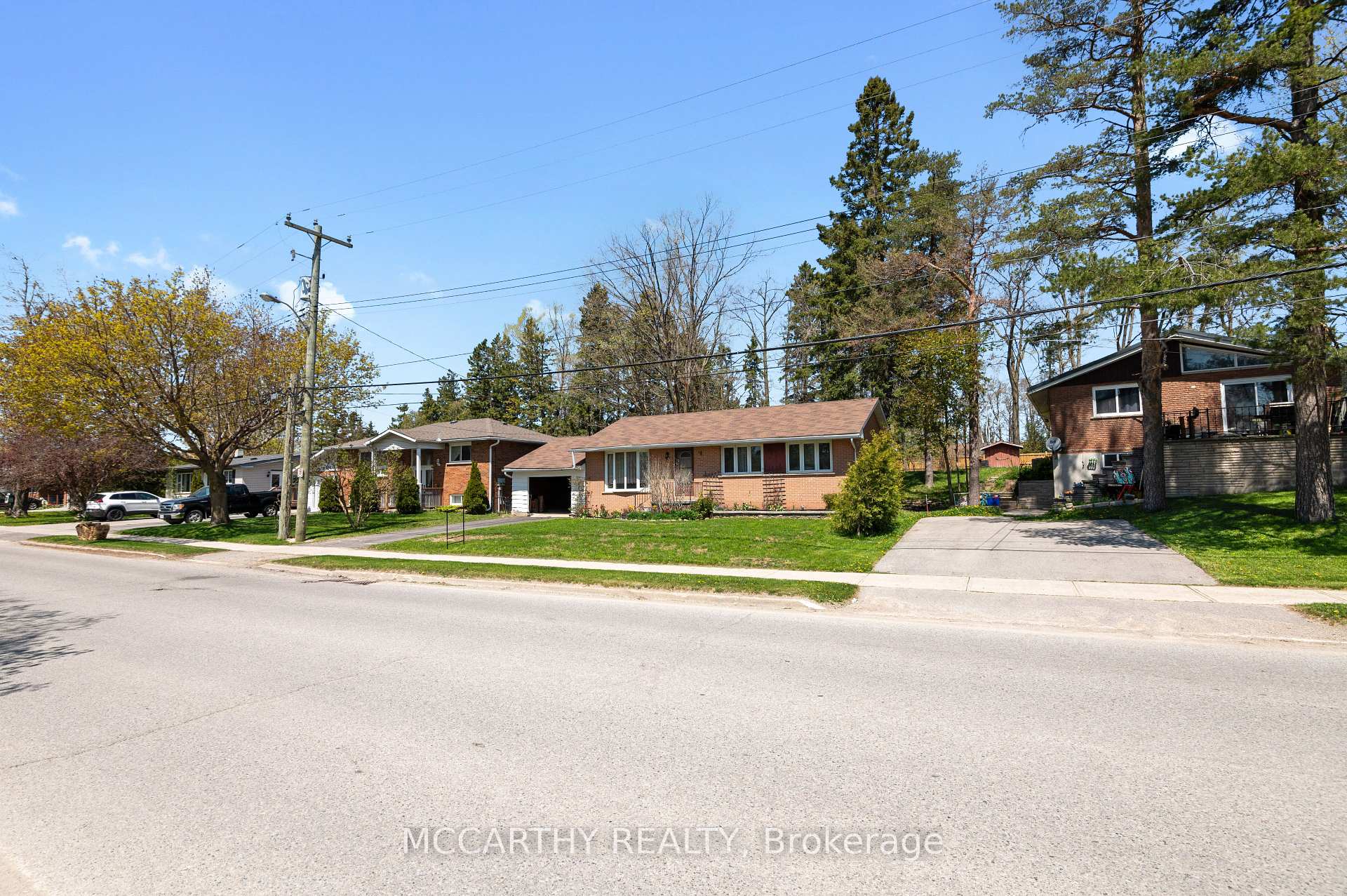 Photo 4 of 438 First Avenue E, Shelburne — HOMEH