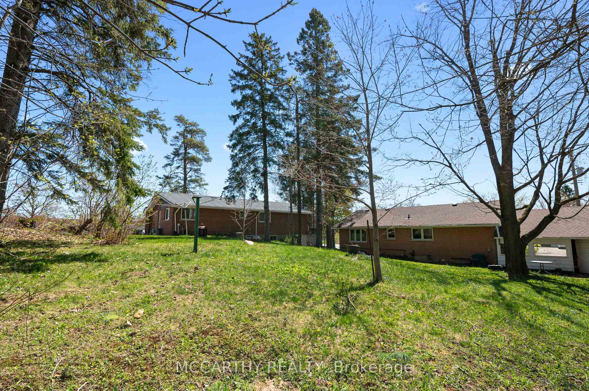 Photo 10 of 438 First Avenue E, Shelburne — HOMEH