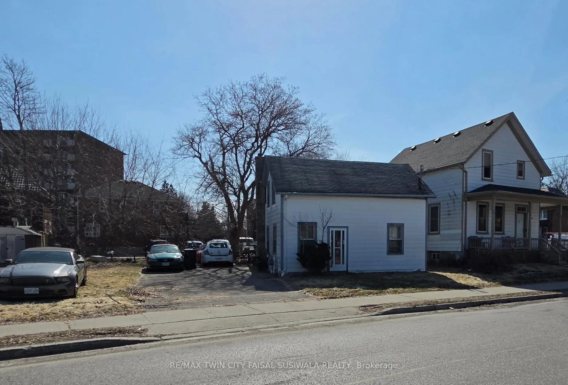 Photo 2 of 555 Park Street, Kitchener — HOMEH