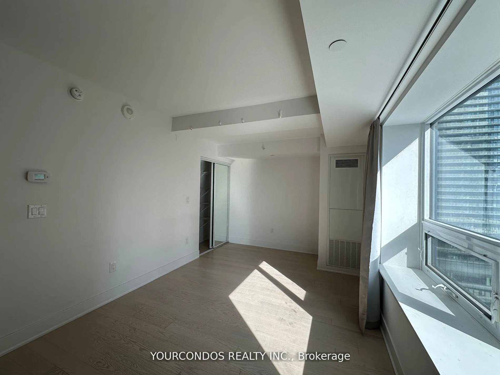 Photo 5 of Unit 1406, 955 Bay Street, Toronto, Bay Street Corridor — HOMEH
