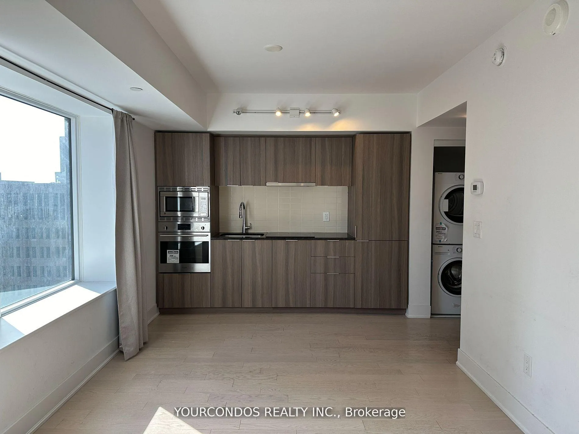 Photo 6 of Unit 1406, 955 Bay Street, Toronto, Bay Street Corridor — HOMEH
