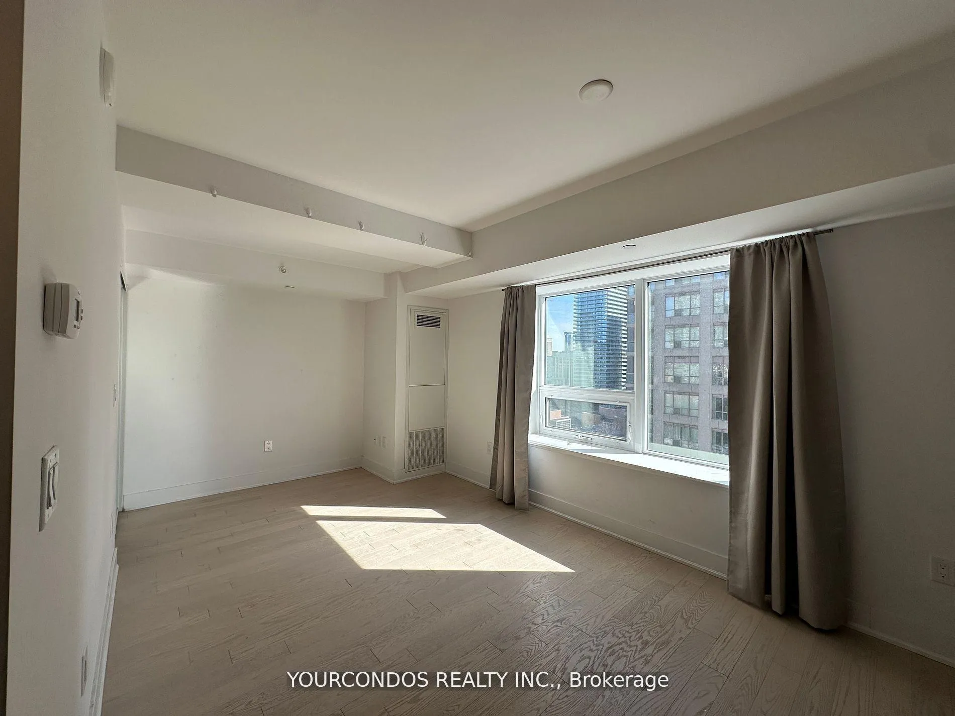 Photo 7 of Unit 1406, 955 Bay Street, Toronto, Bay Street Corridor — HOMEH