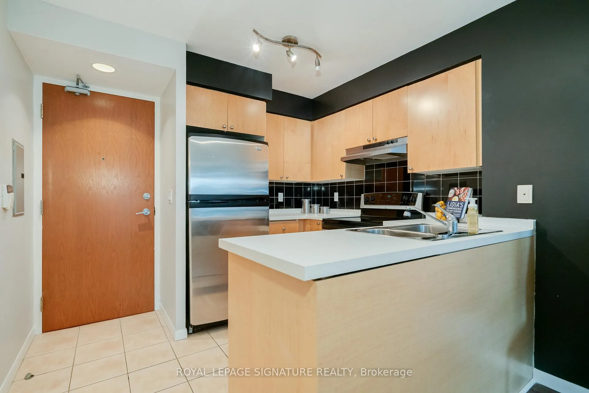 Photo 3 of Unit 617, 219 Fort York Boulevard, Toronto, Niagara — HOMEH