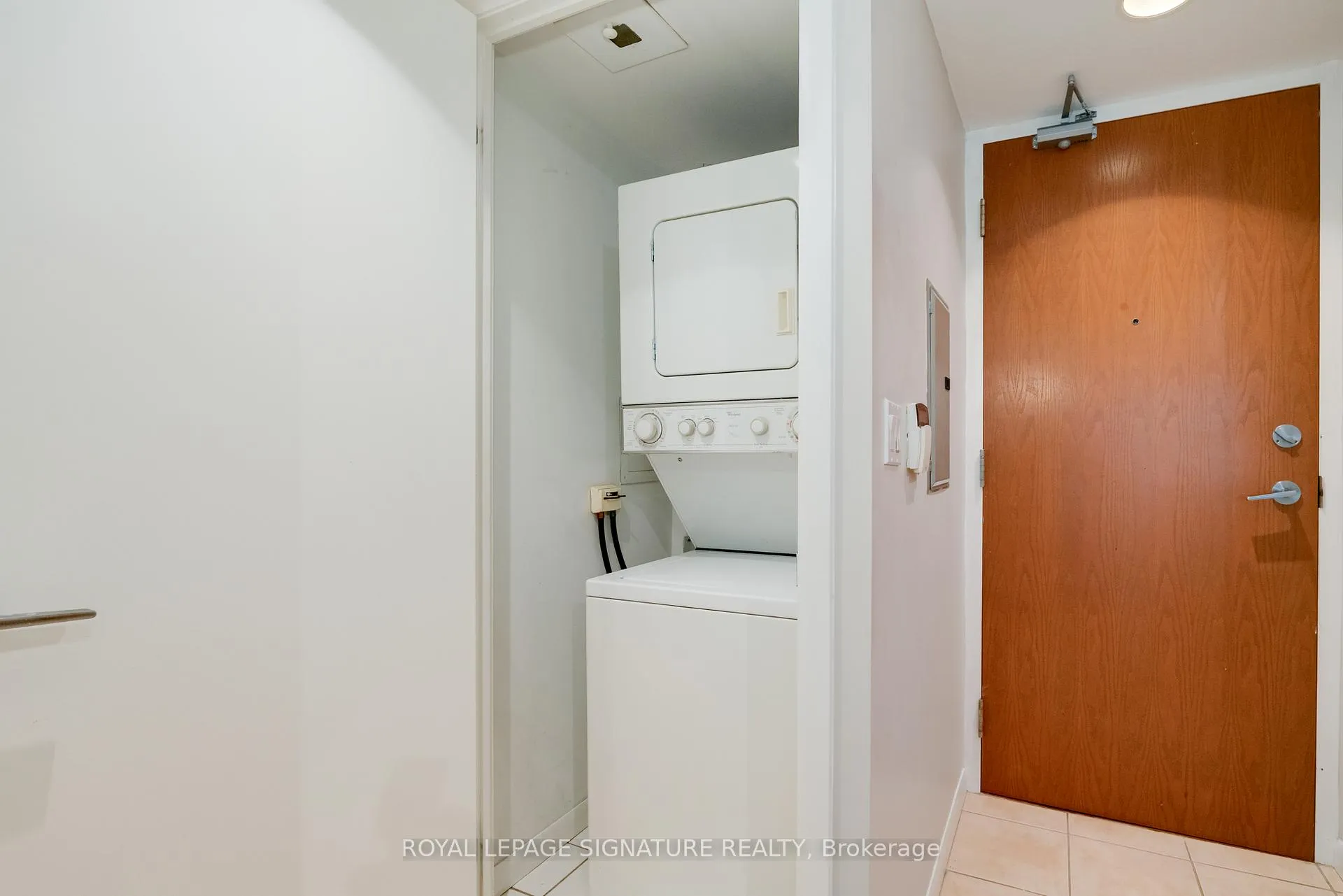 Photo 7 of Unit 617, 219 Fort York Boulevard, Toronto, Niagara — HOMEH