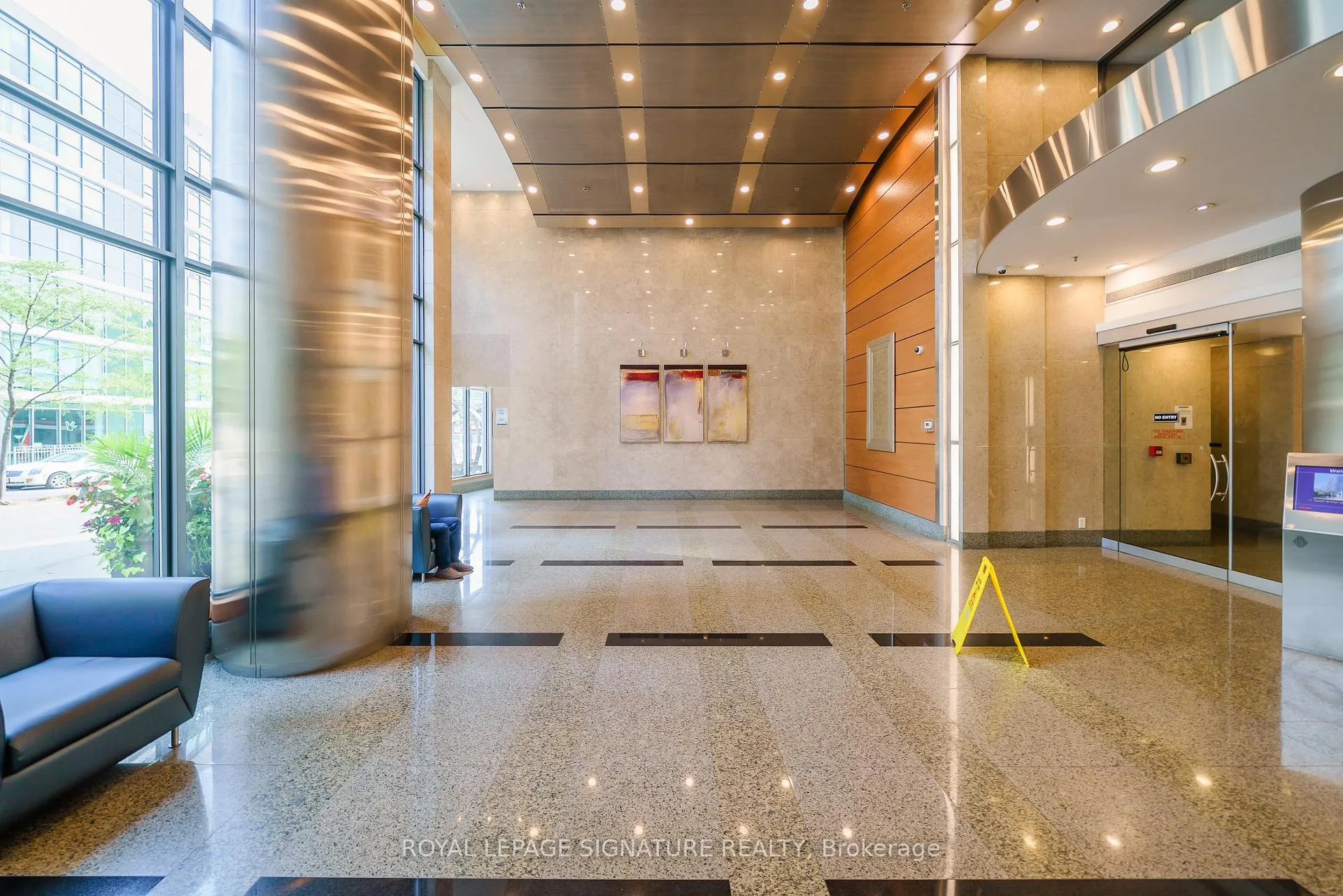 Photo 10 of Unit 617, 219 Fort York Boulevard, Toronto, Niagara — HOMEH