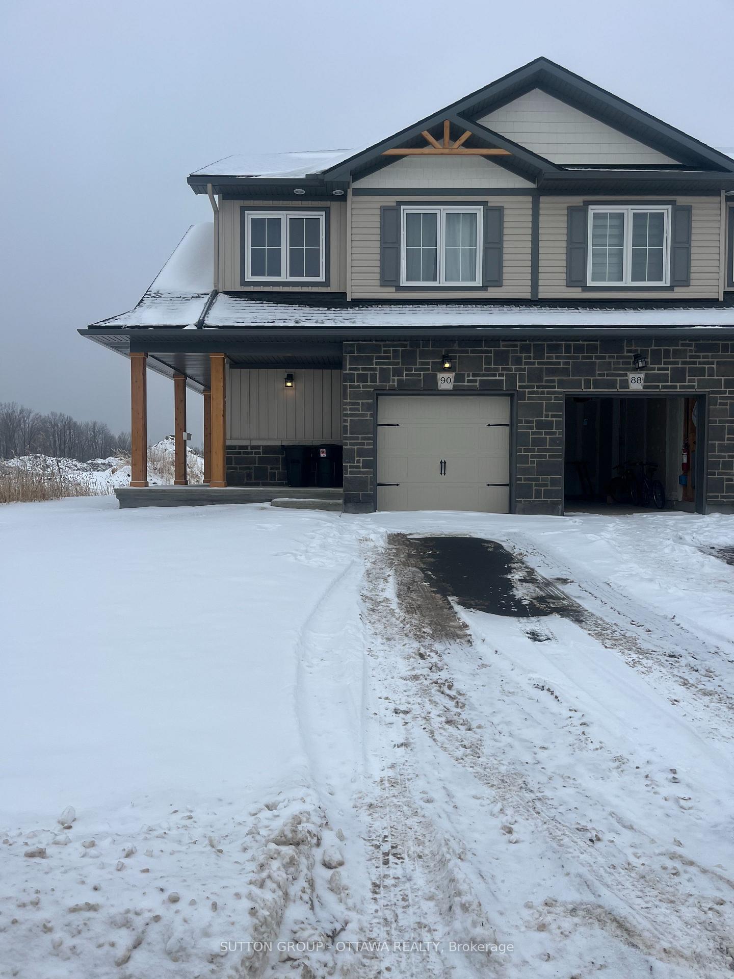 Photo 1 of 90 Staples Boulevard, Smiths Falls — HOMEH
