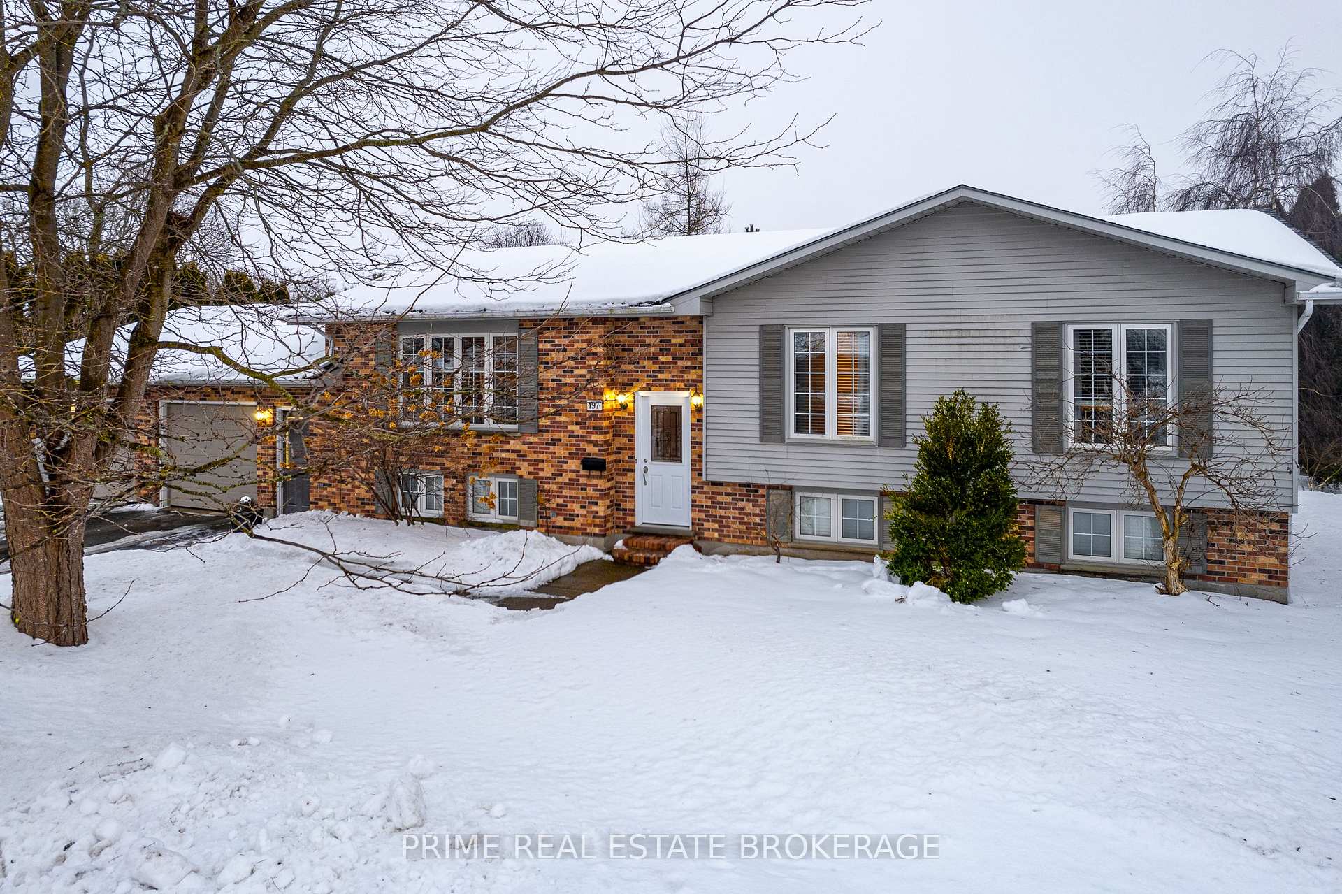 Front of 197 Victoria Avenue E