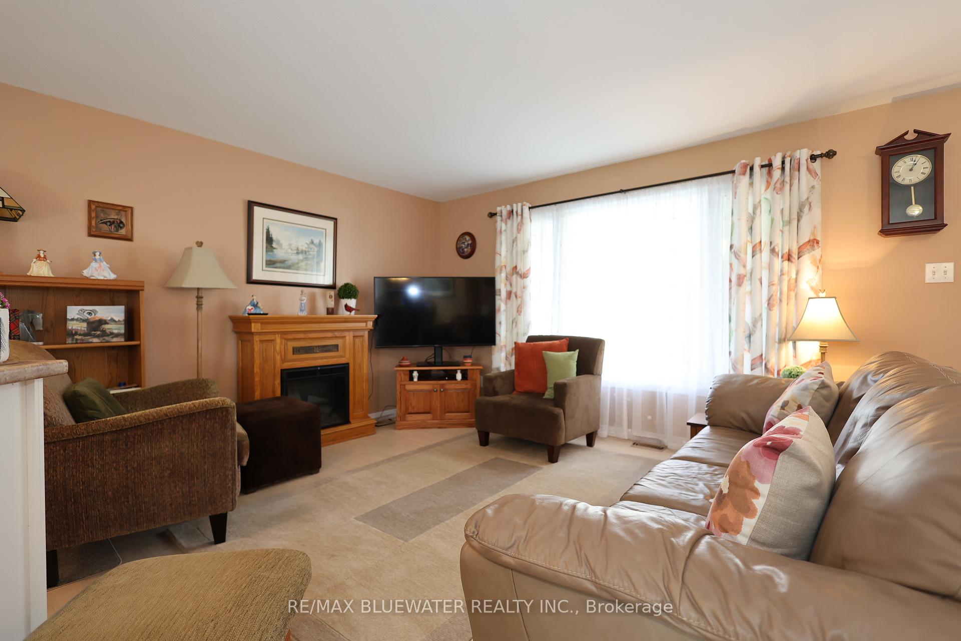 Photo 6 of 266 Pebble Beach Parkway, South Huron, Stephen — HOMEH