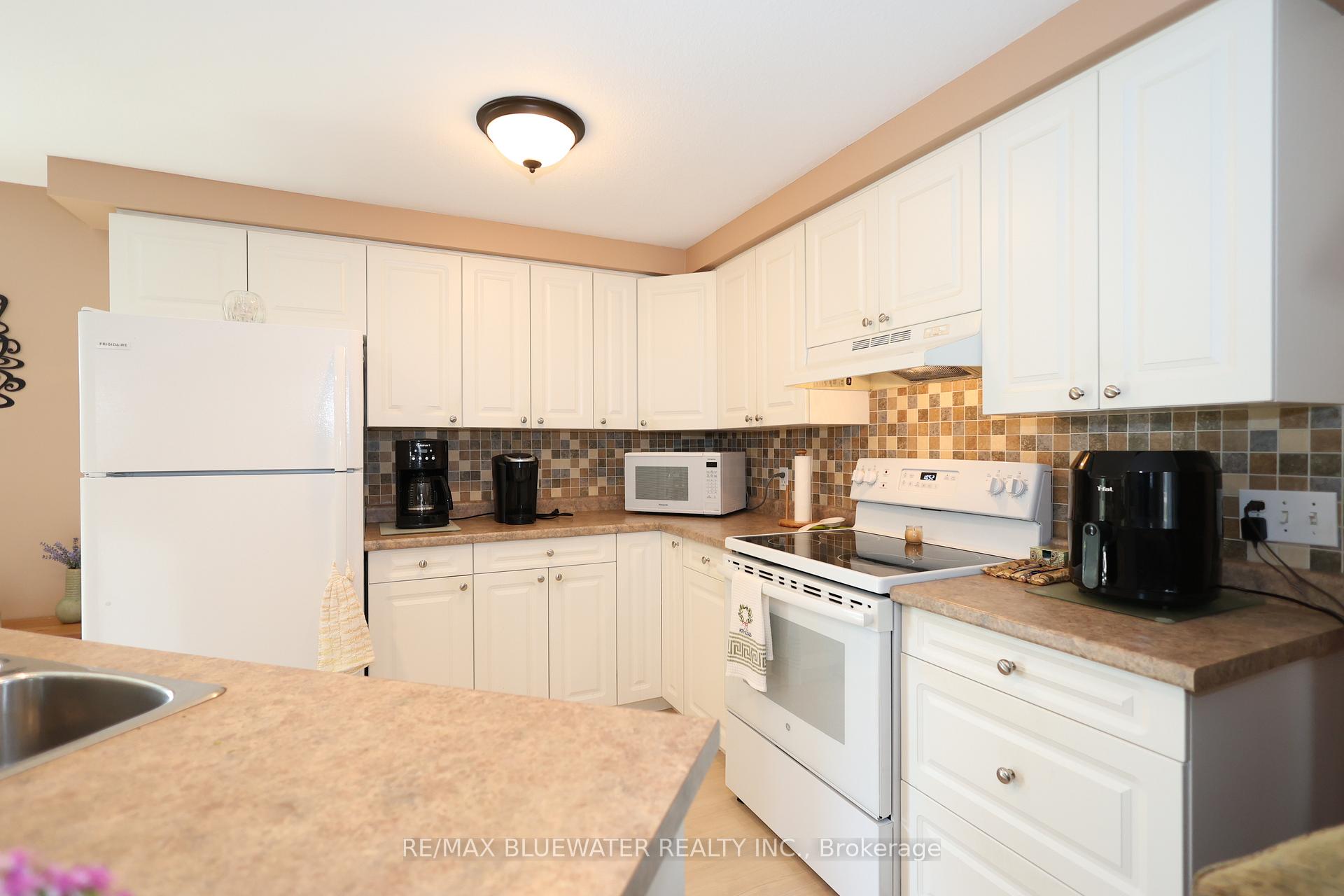 Photo 9 of 266 Pebble Beach Parkway, South Huron, Stephen — HOMEH