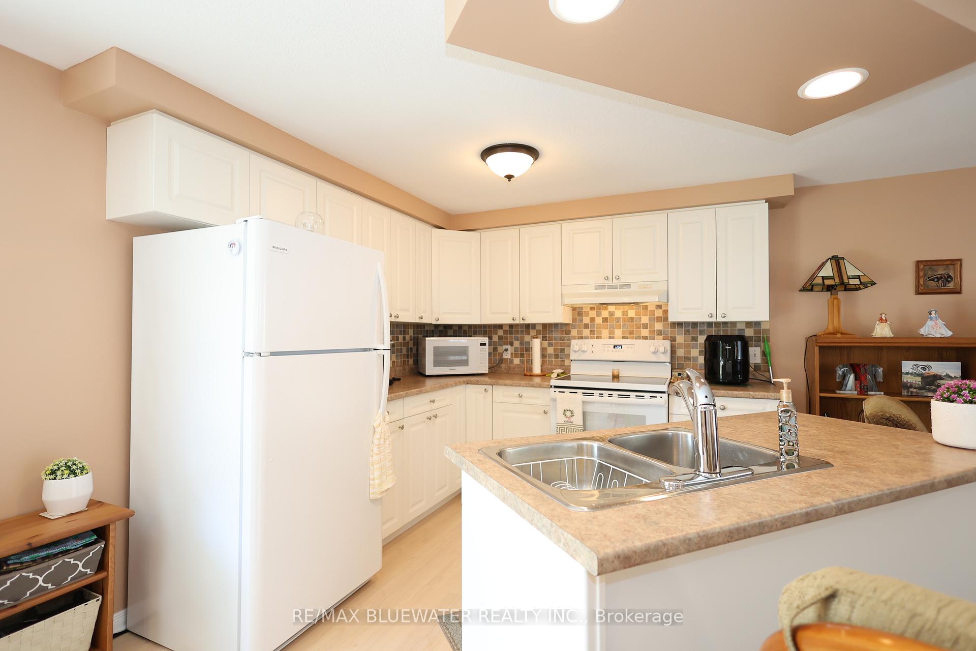 Photo 10 of 266 Pebble Beach Parkway, South Huron, Stephen — HOMEH