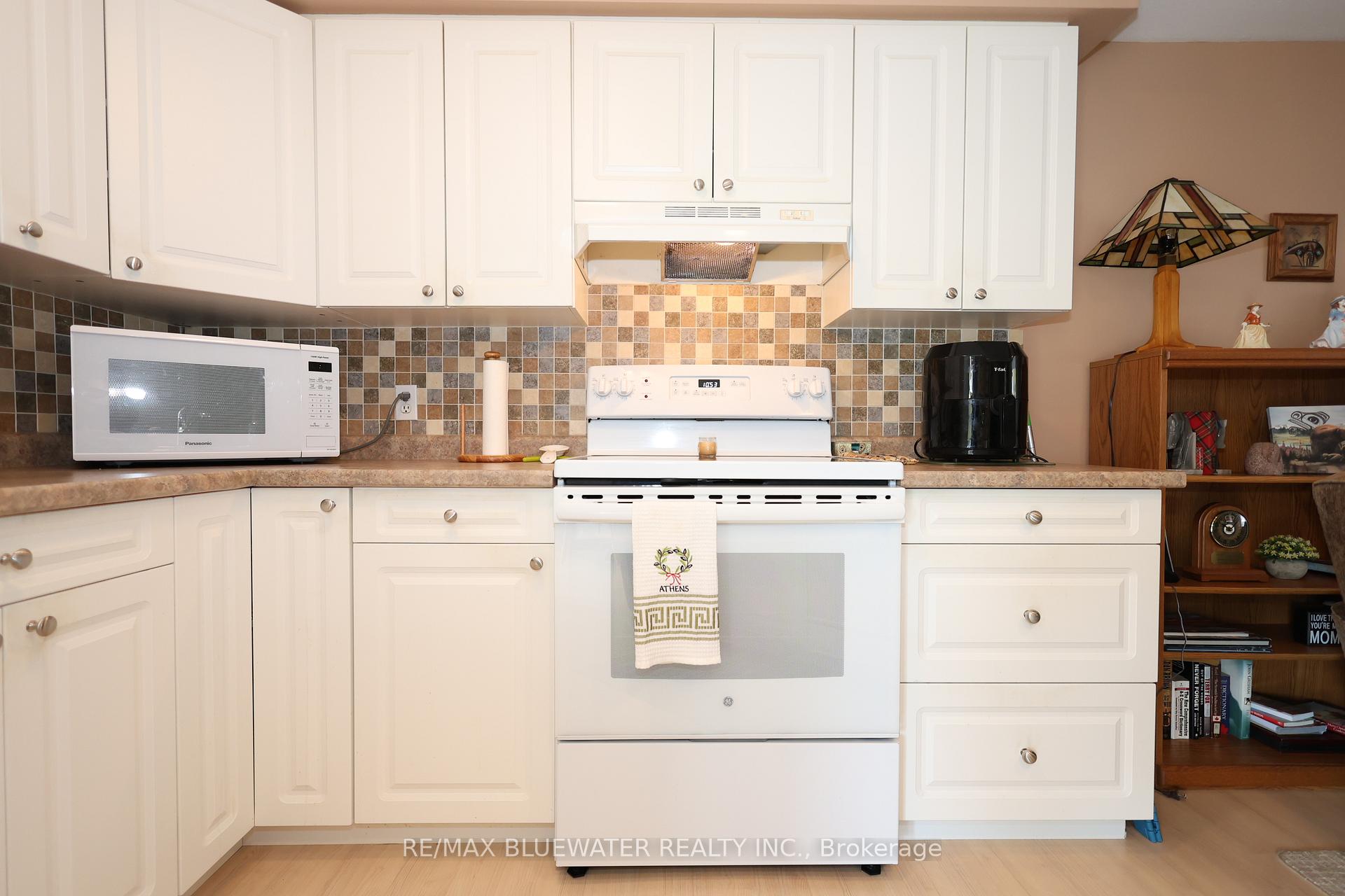 Photo 11 of 266 Pebble Beach Parkway, South Huron, Stephen — HOMEH