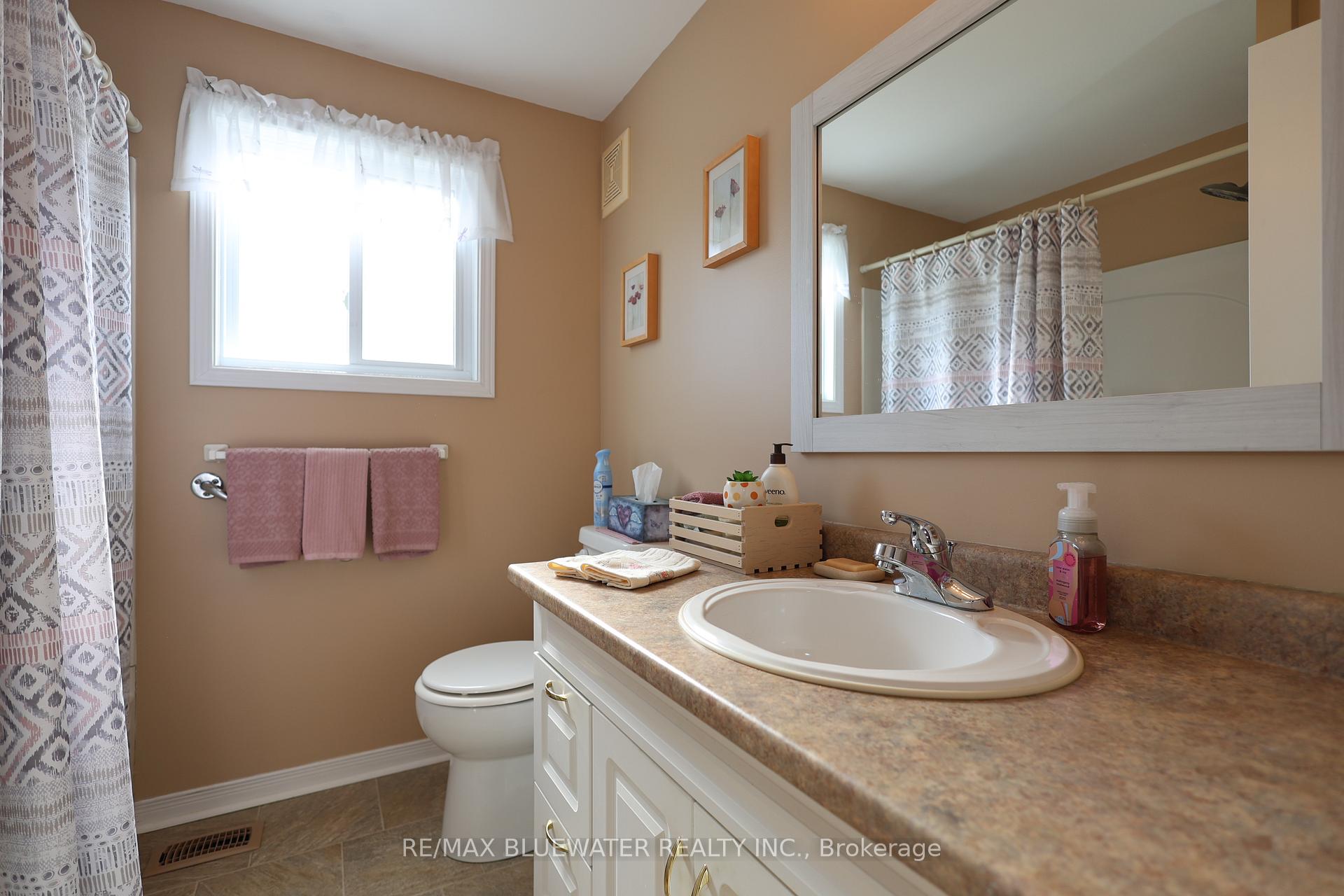 Photo 18 of 266 Pebble Beach Parkway, South Huron, Stephen — HOMEH