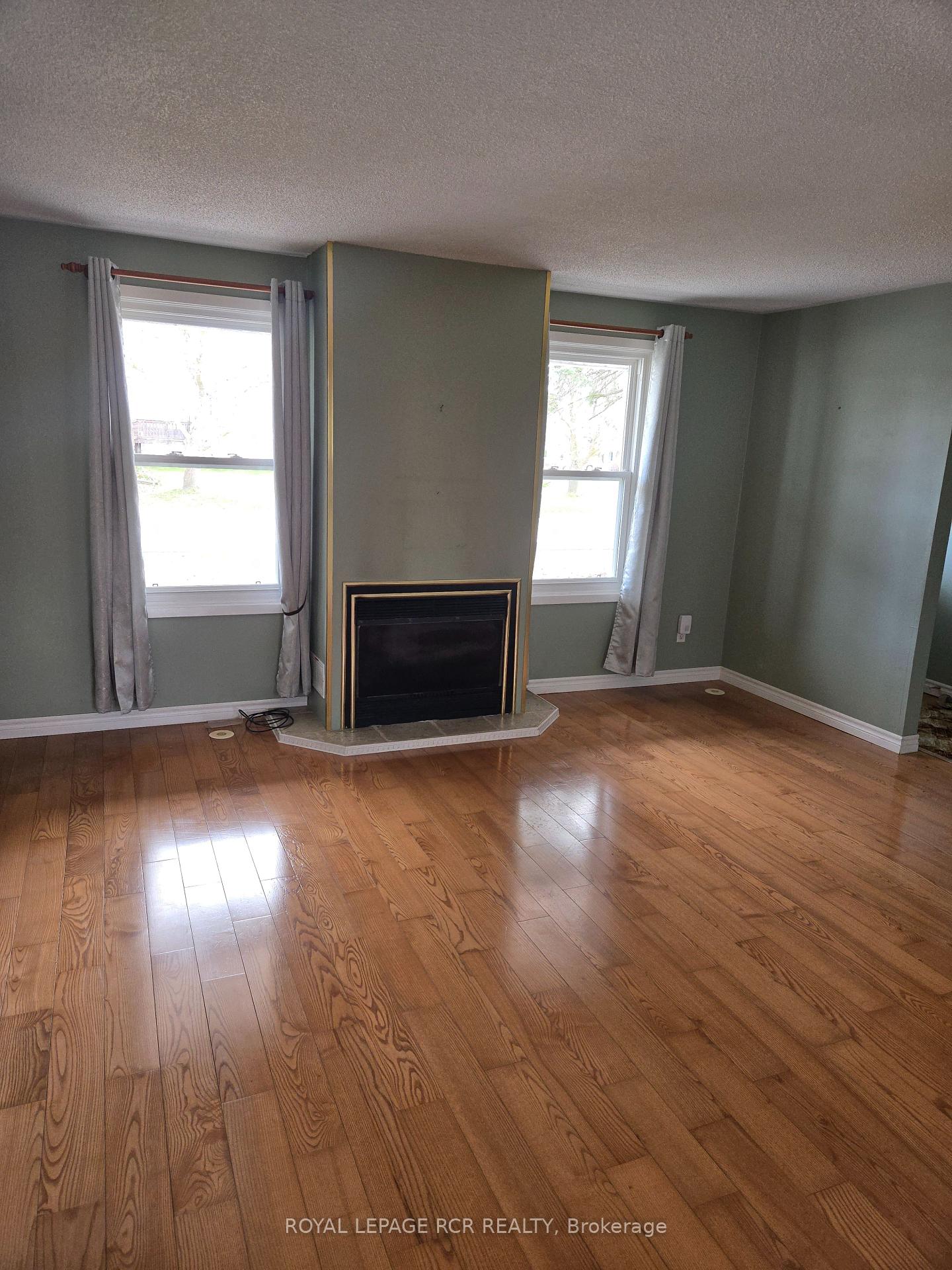 Photo 3 of 412 Robert Street, Shelburne — HOMEH