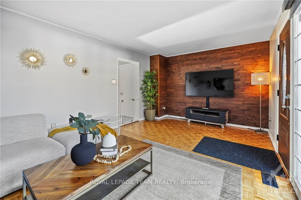Photo 6 of 347 Monterey Drive, Ottawa, Leslie Park — HOMEH