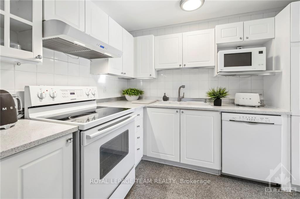 Photo 10 of 347 Monterey Drive, Ottawa, Leslie Park — HOMEH