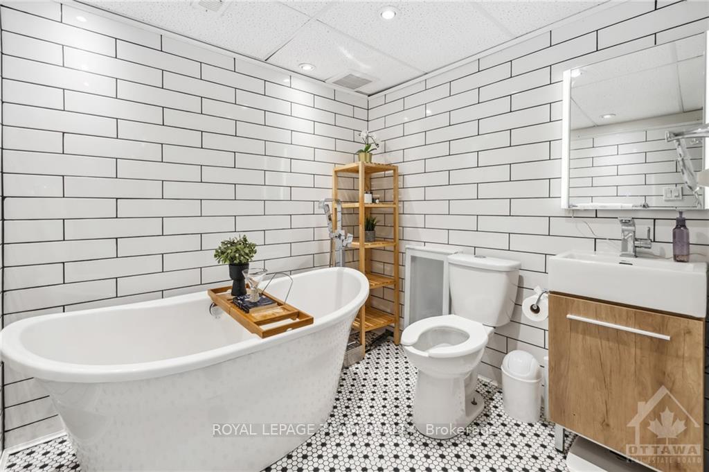 Photo 21 of 347 Monterey Drive, Ottawa, Leslie Park — HOMEH