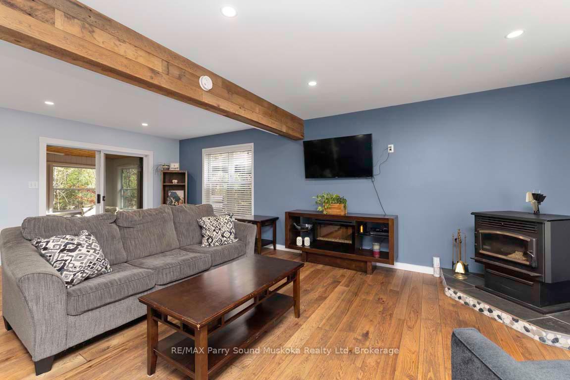 Photo 7 of 33 Humphrey Drive, Seguin — HOMEH