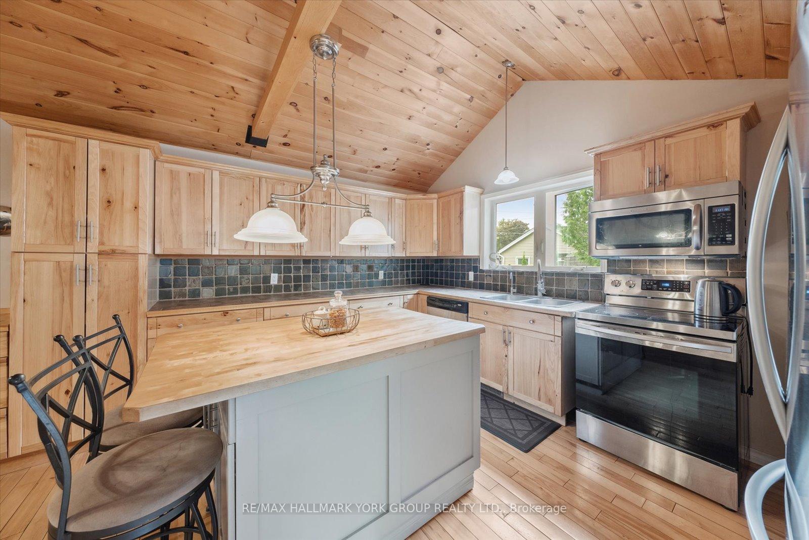 Photo 13 of 78 Allan Street, Scugog, Port Perry — HOMEH