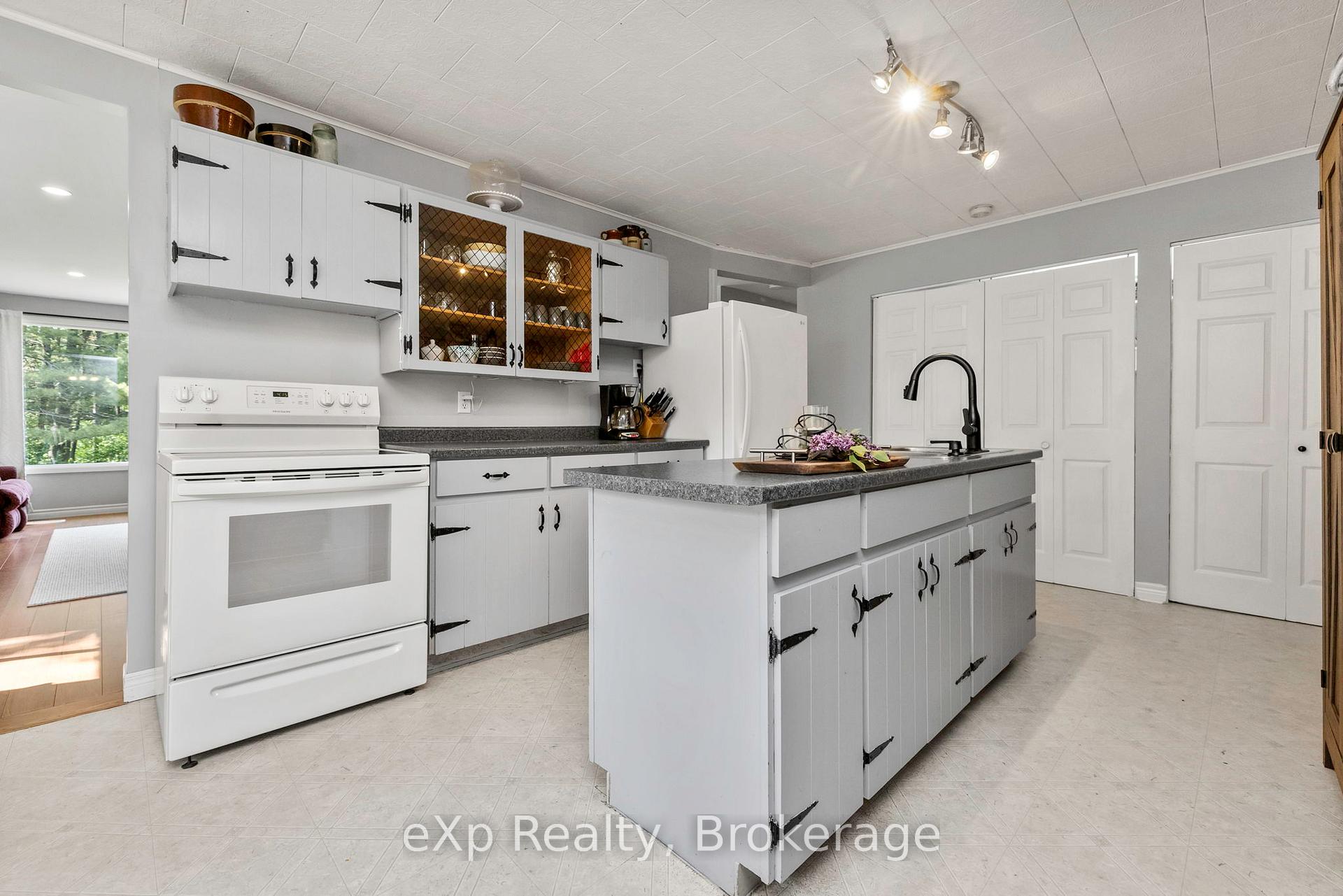 Photo 11 of 92 James Bay Jct Road, Seguin — HOMEH