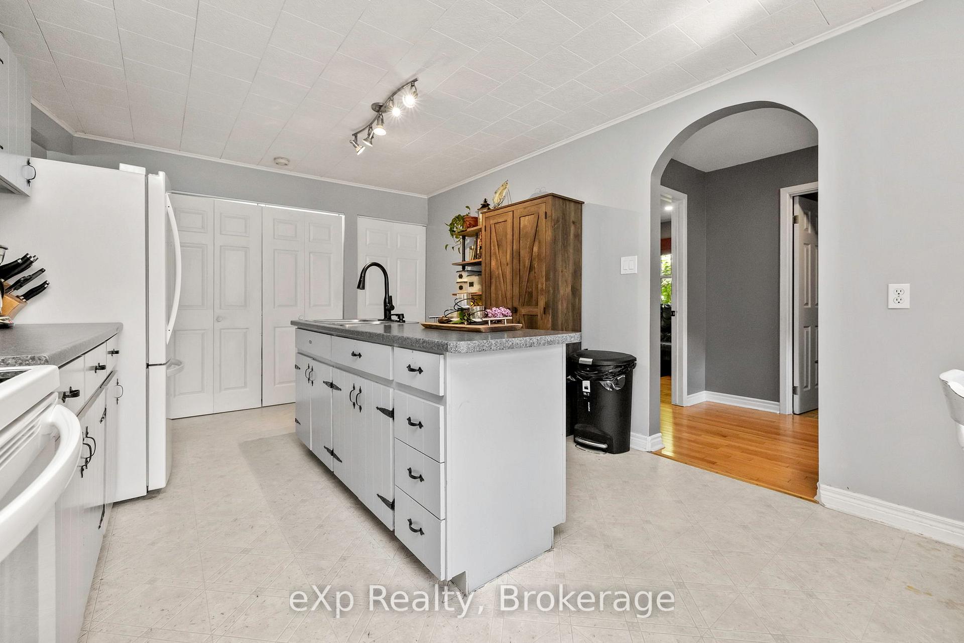 Photo 12 of 92 James Bay Jct Road, Seguin — HOMEH