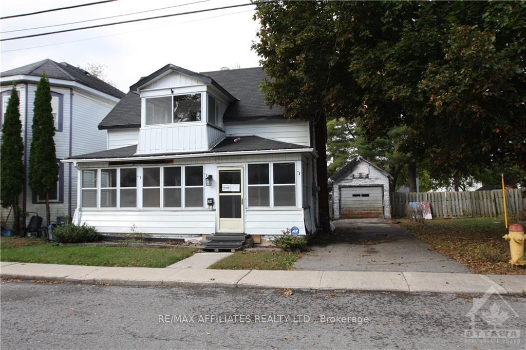 Photo 1 of 24 Montague Street, Smiths Falls — HOMEH
