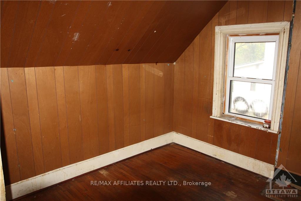 Photo 5 of 24 Montague Street, Smiths Falls — HOMEH