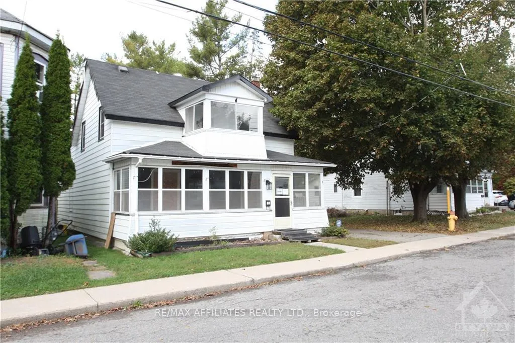 Photo 10 of 24 Montague Street, Smiths Falls — HOMEH