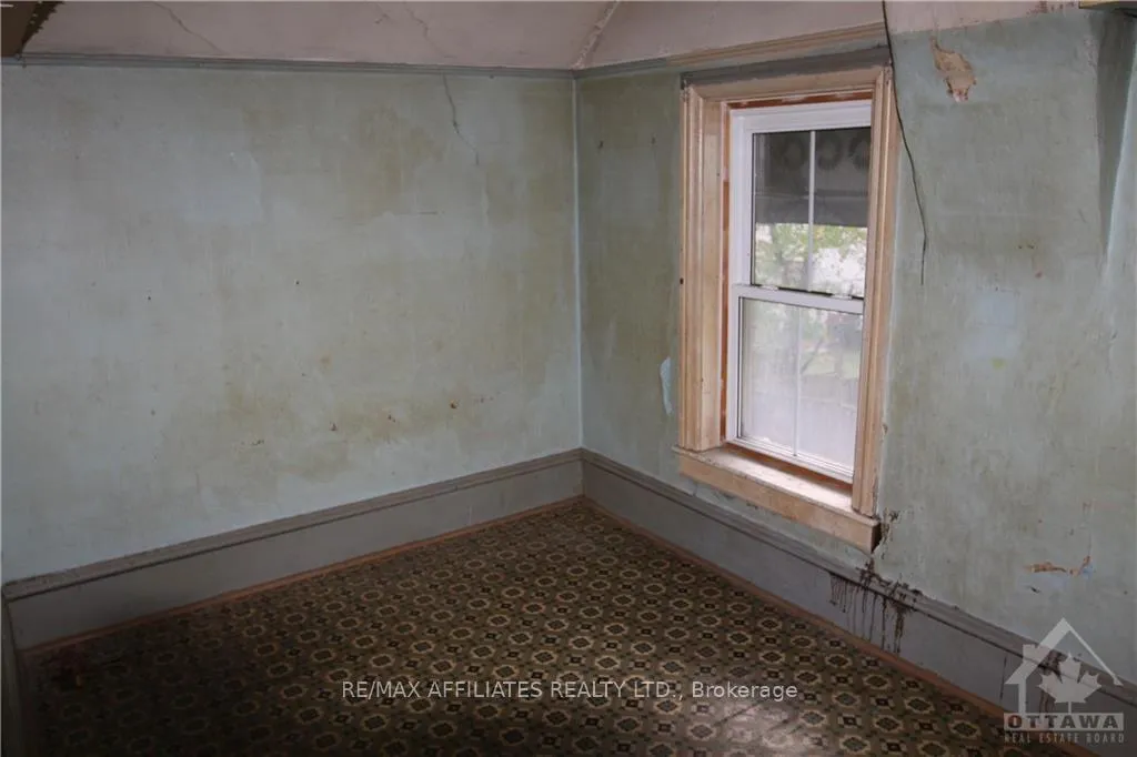 Photo 14 of 24 Montague Street, Smiths Falls — HOMEH