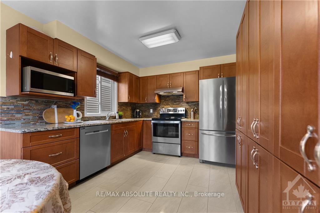 Photo 5 of 17 Sovereign Avenue, Ottawa, Craig Henry/Woodvale — HOMEH