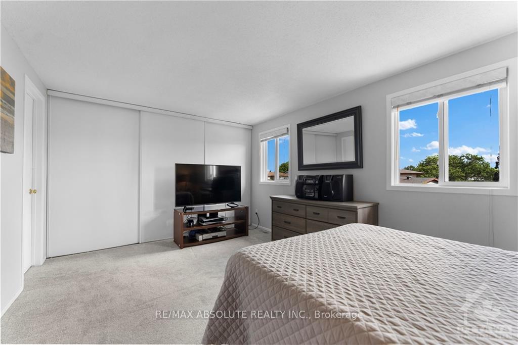 Photo 11 of 17 Sovereign Avenue, Ottawa, Craig Henry/Woodvale — HOMEH