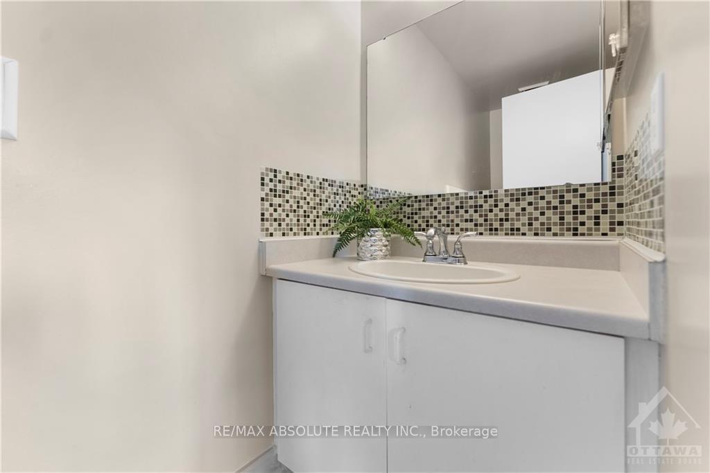 Photo 12 of 17 Sovereign Avenue, Ottawa, Craig Henry/Woodvale — HOMEH