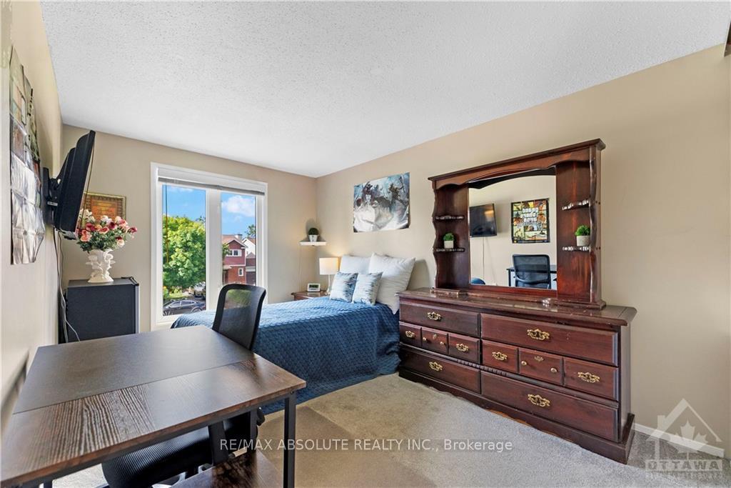 Photo 13 of 17 Sovereign Avenue, Ottawa, Craig Henry/Woodvale — HOMEH