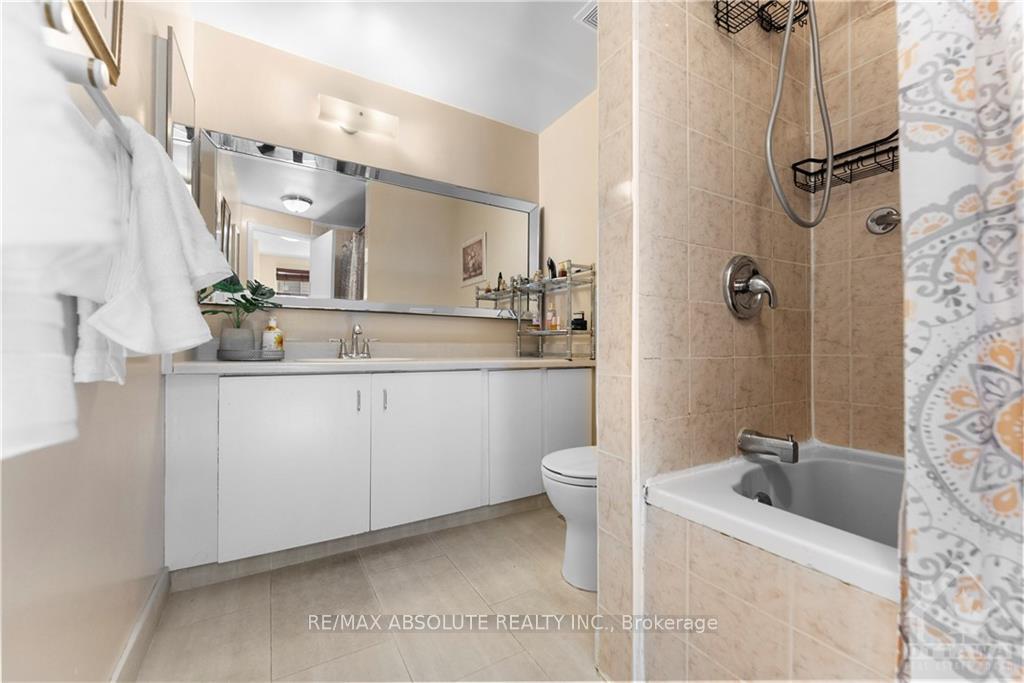 Photo 15 of 17 Sovereign Avenue, Ottawa, Craig Henry/Woodvale — HOMEH