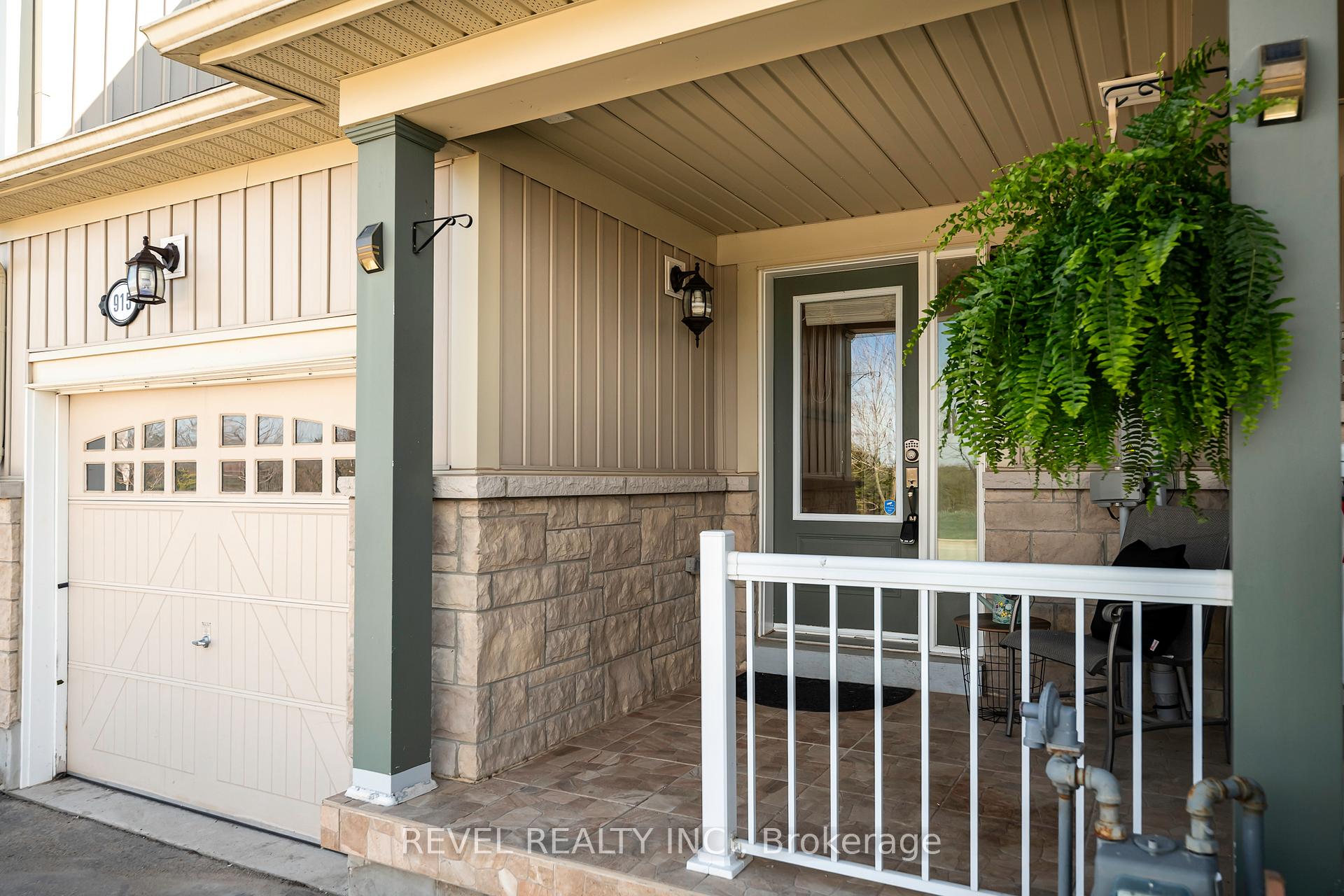 Front of 915 Cook Crescent