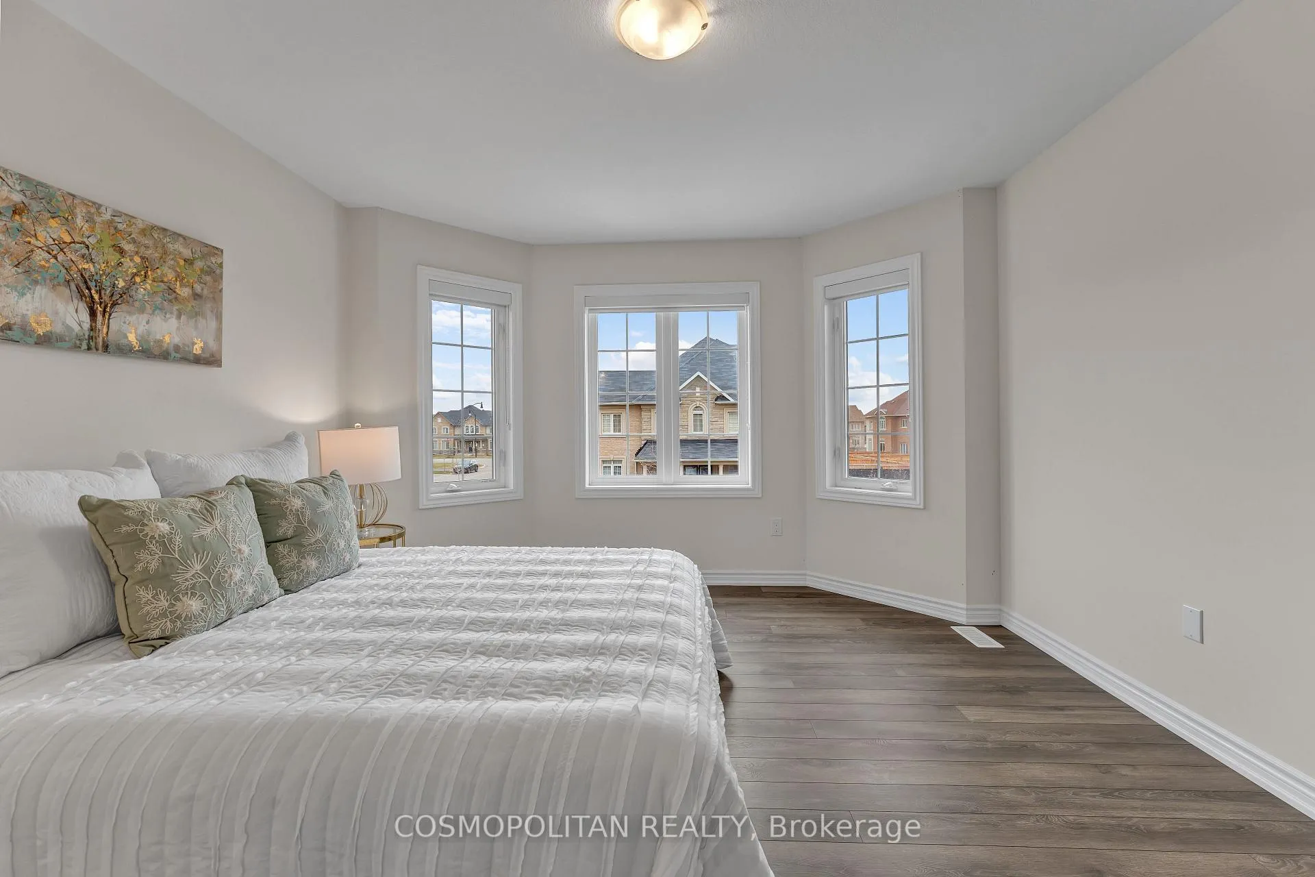 Photo 13 of 10 Loomis Road, Brampton, Northwest Brampton — HOMEH
