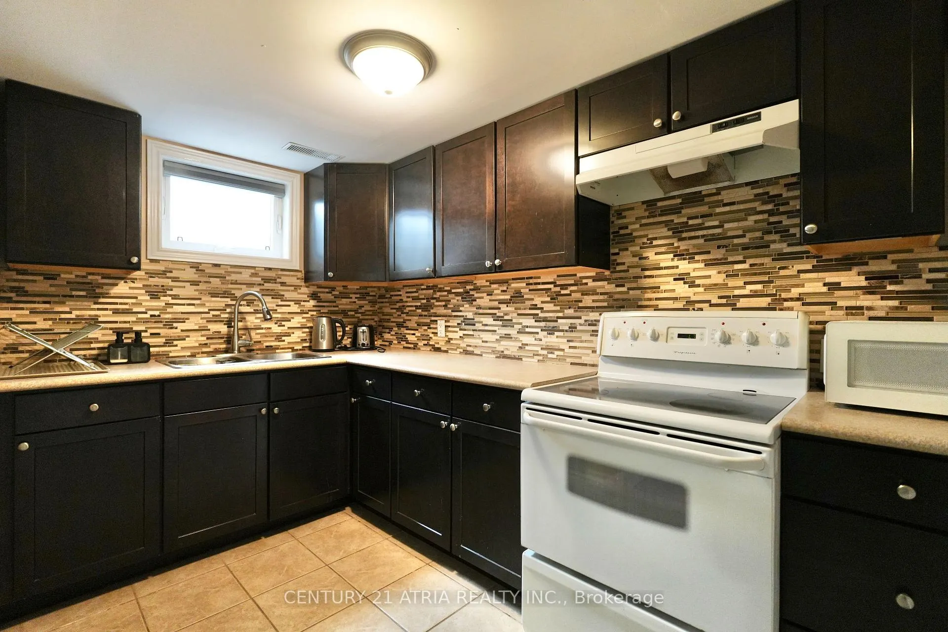 Photo 2 of 36 Lansing Square, Brampton, Heart Lake West — HOMEH