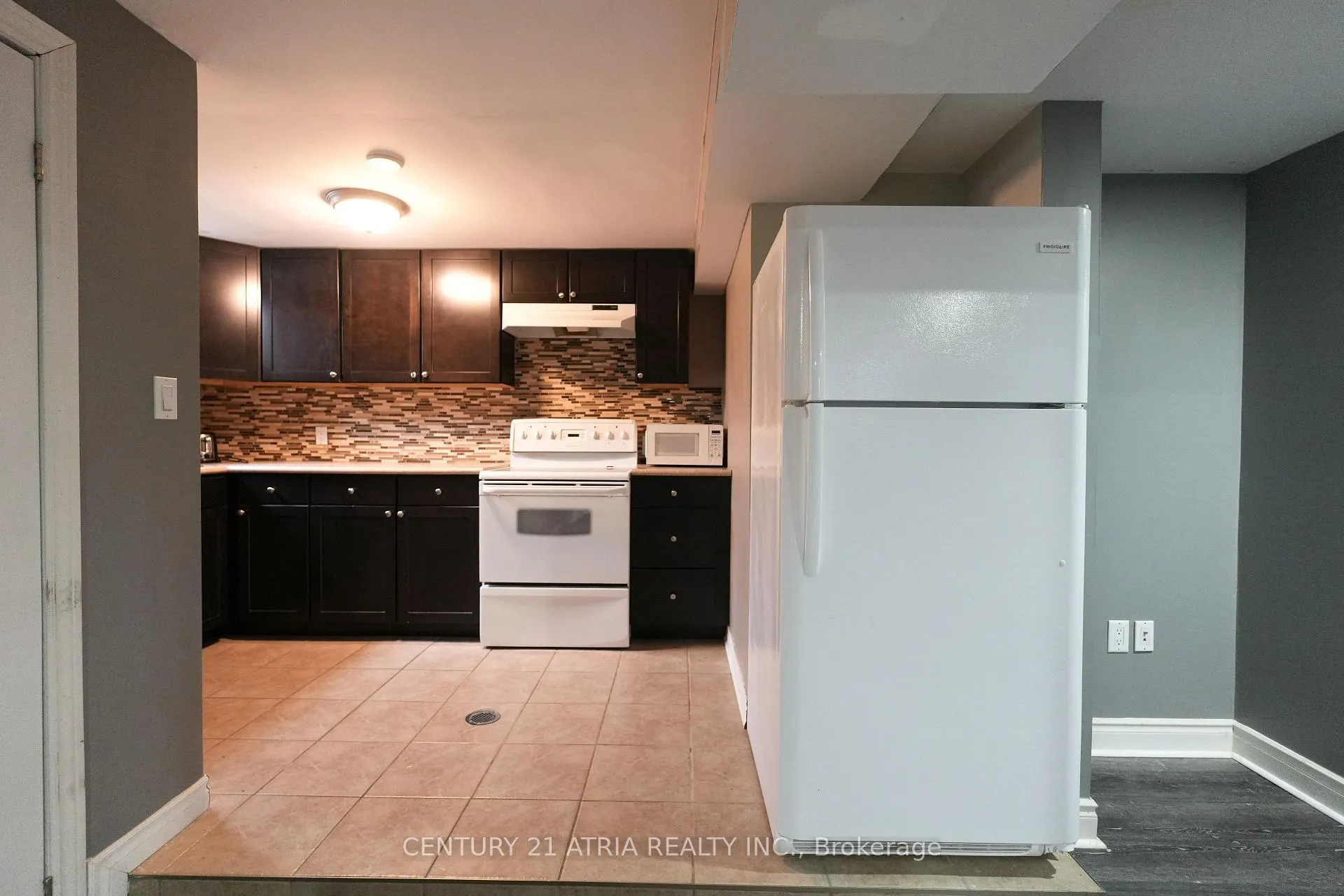 Photo 3 of 36 Lansing Square, Brampton, Heart Lake West — HOMEH