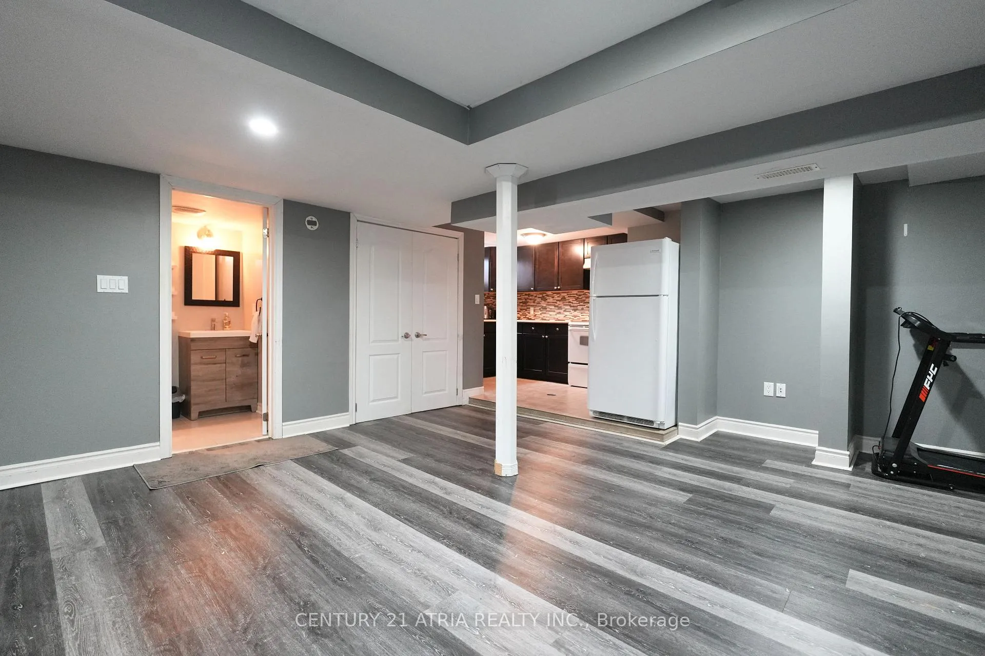 Photo 5 of 36 Lansing Square, Brampton, Heart Lake West — HOMEH