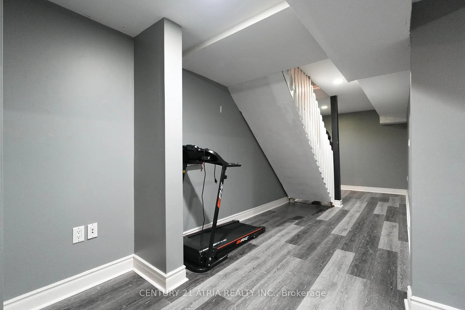 Photo 13 of 36 Lansing Square, Brampton, Heart Lake West — HOMEH