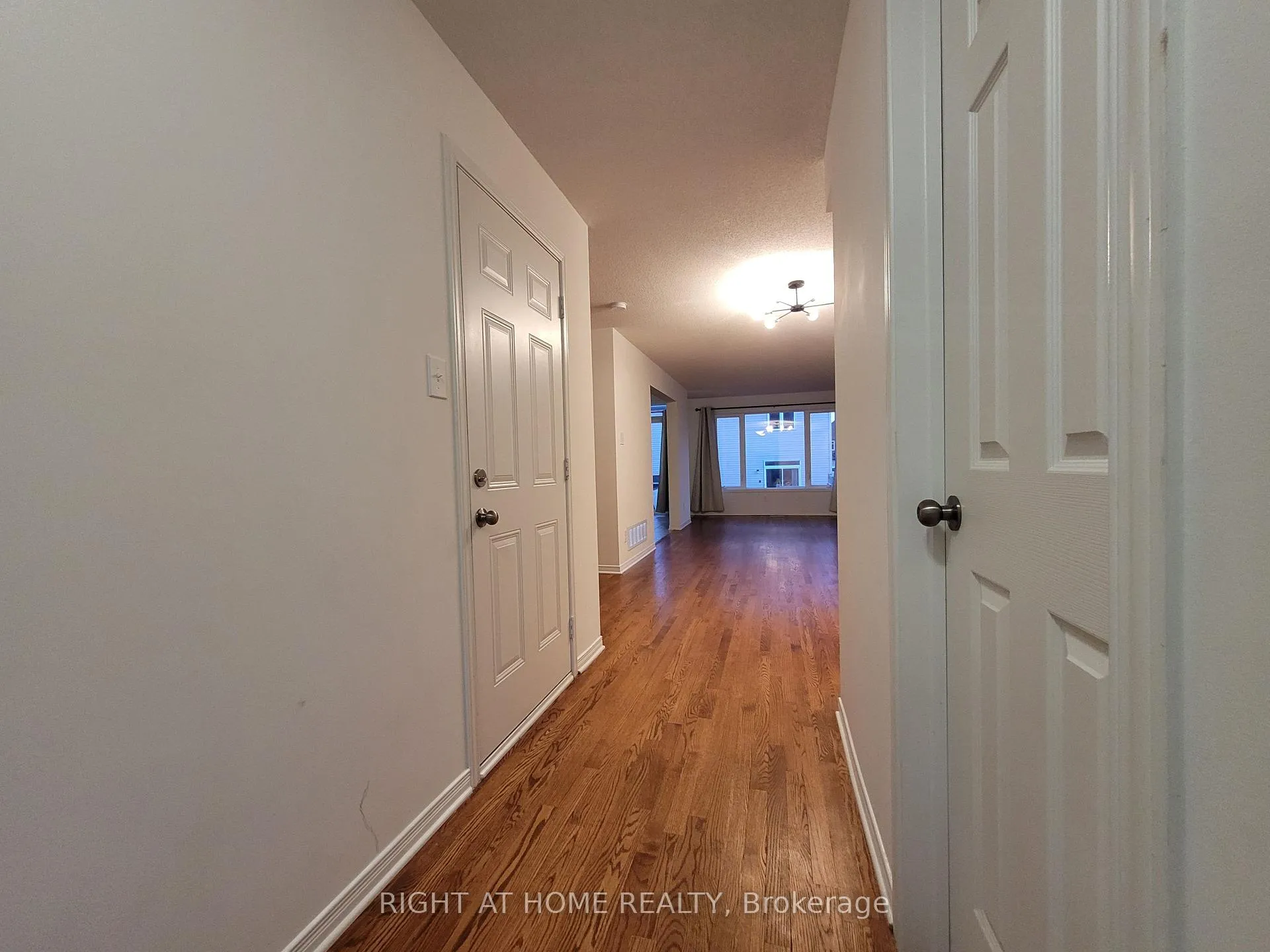 Photo 3 of 204 Rolling Meadow Crescent, Ottawa, Mer Bleue/Bradley Estates/Anderson Park — HOMEH