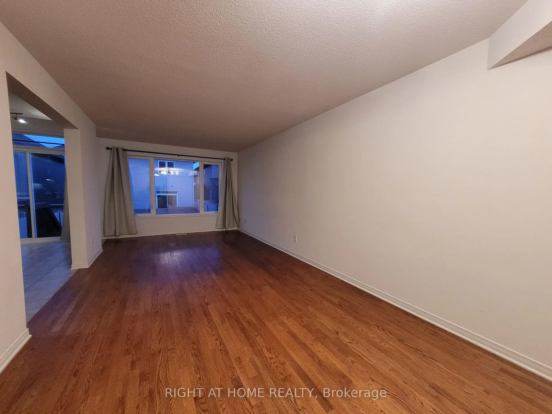 Photo 6 of 204 Rolling Meadow Crescent, Ottawa, Mer Bleue/Bradley Estates/Anderson Park — HOMEH
